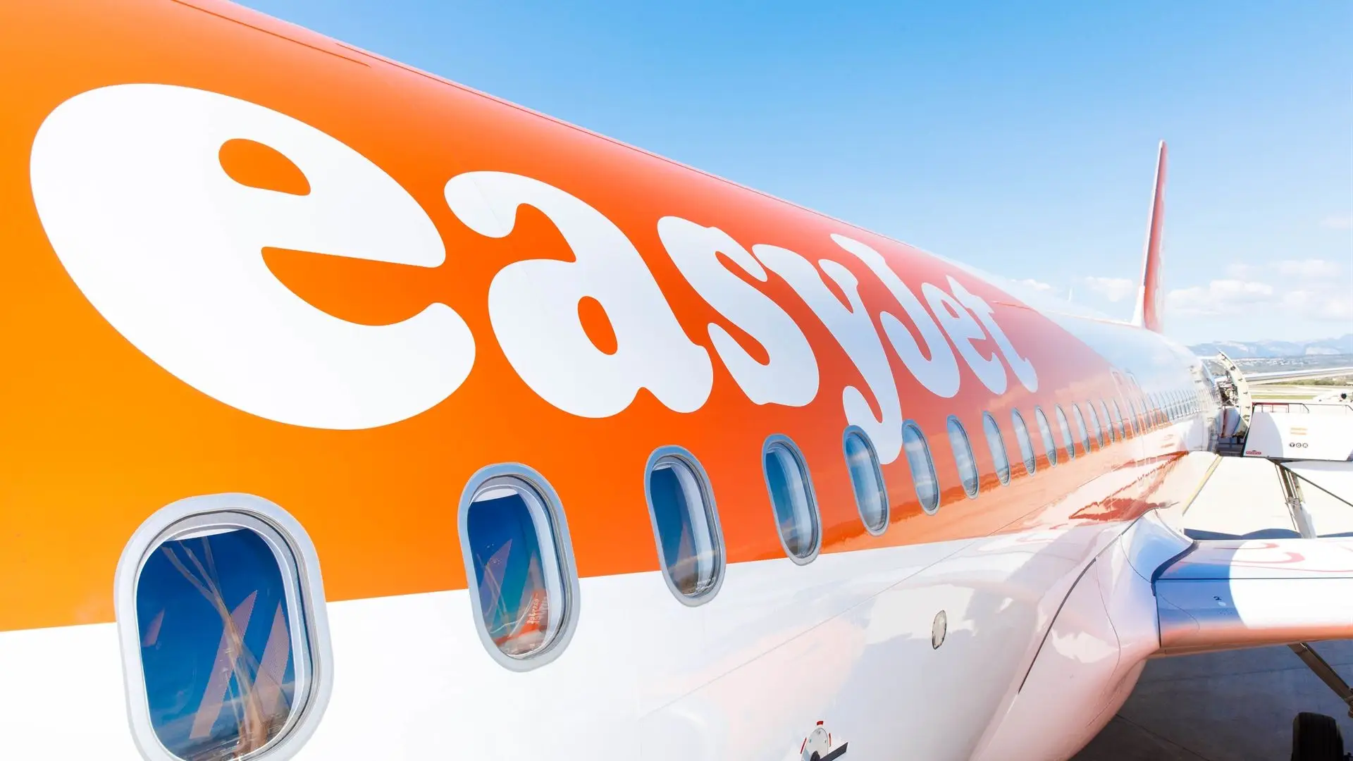 EasyJet anuncia cinco novas rotas para o verão e quer "trucidar