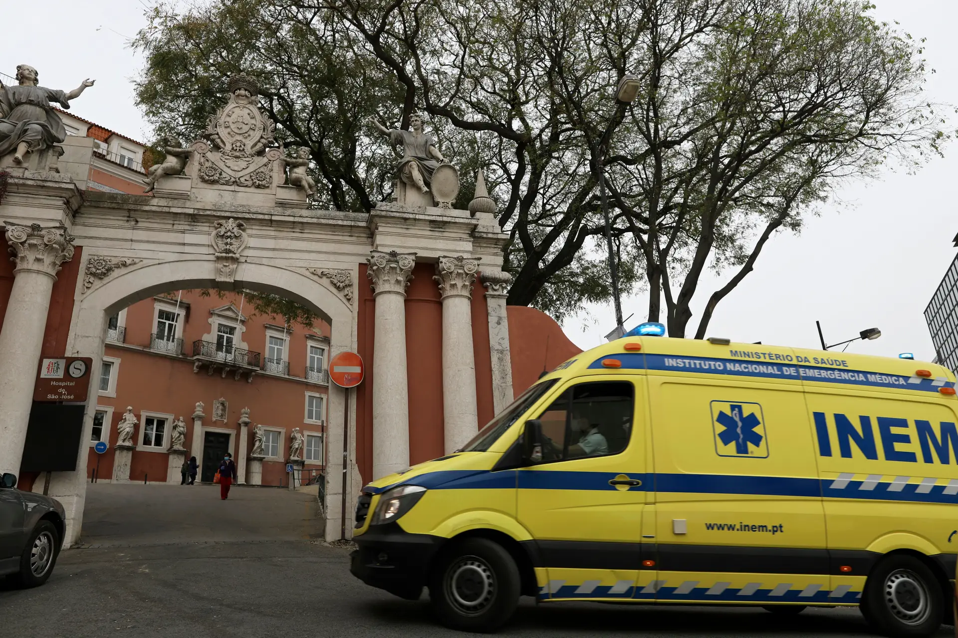 Ambulância do INEM
