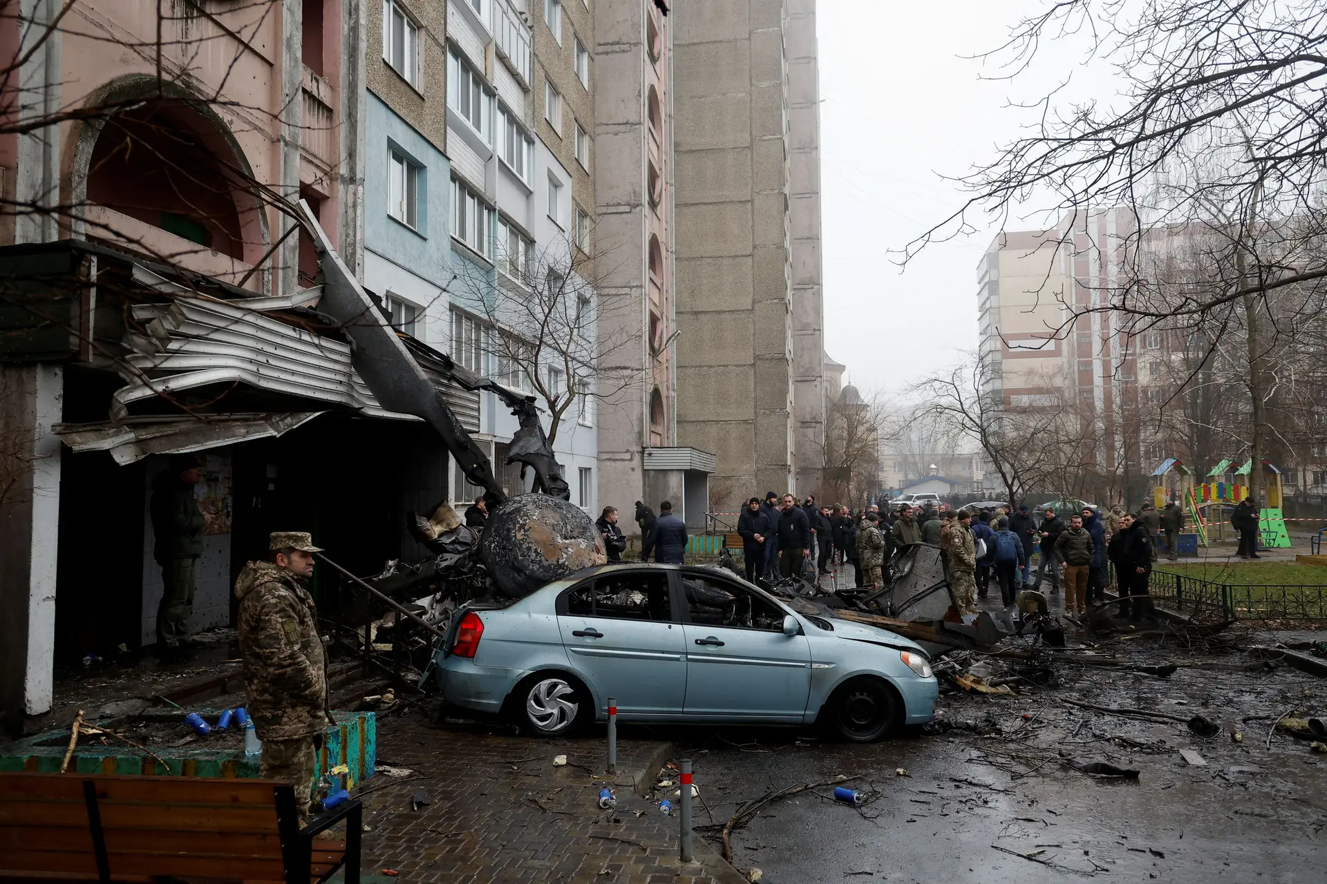 Ministro ucraniano entre os mortos na queda de helicóptero nos arredores de  Kiev - SIC Notícias