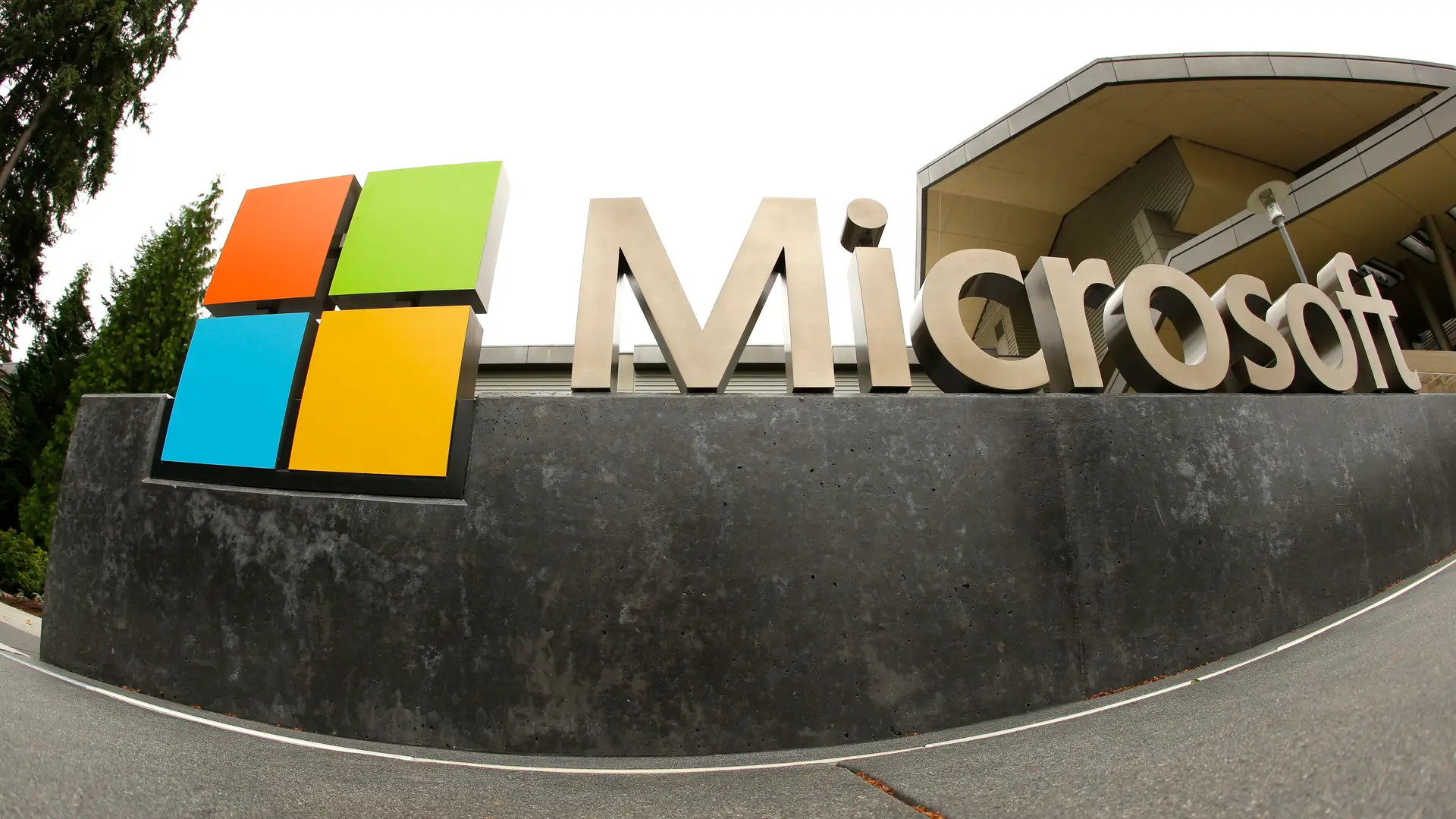 Microsoft vai despedir cerca de 10.000 trabalhadores