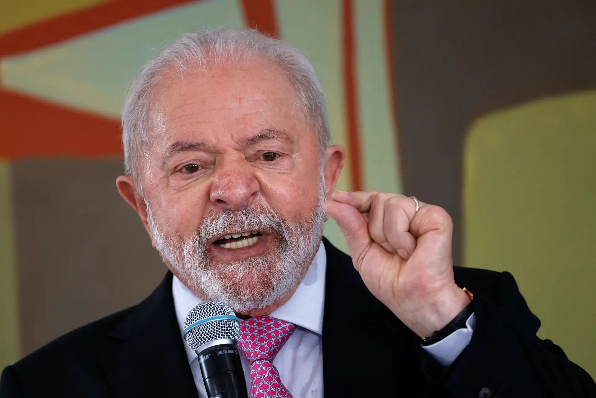 Lula regista maior taxa de aprovação que Bolsonaro após assumir Presidência