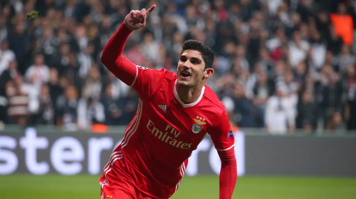 Gonçalo Guedes está de regresso ao Benfica seis anos depois.