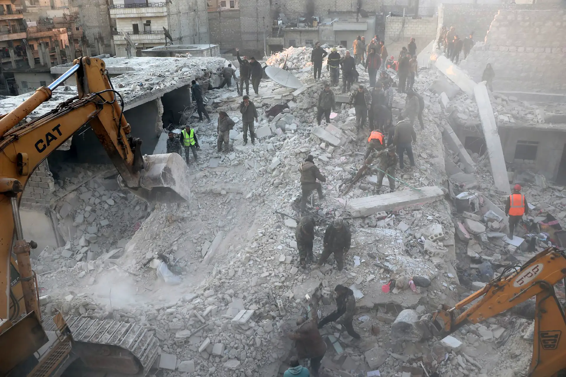 Desabamento de prédio em Aleppo, Síria.