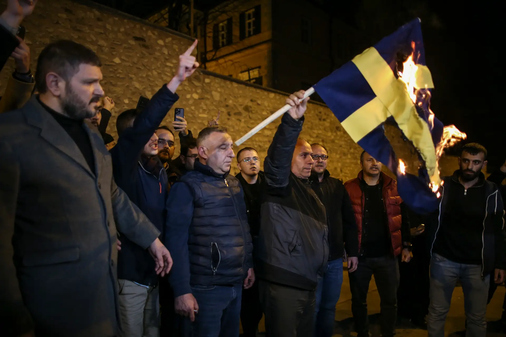 Manifestação na Turquia em resposta à queima do Alcorão em Estocolmo
