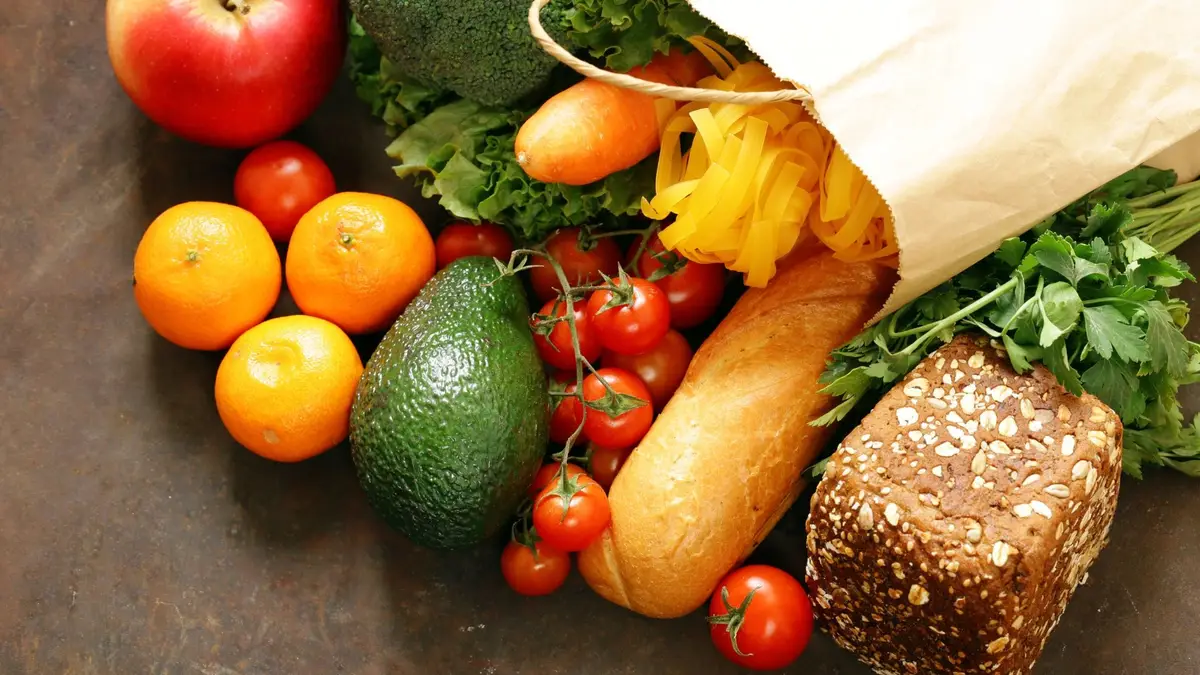 Cabaz de alimentos.