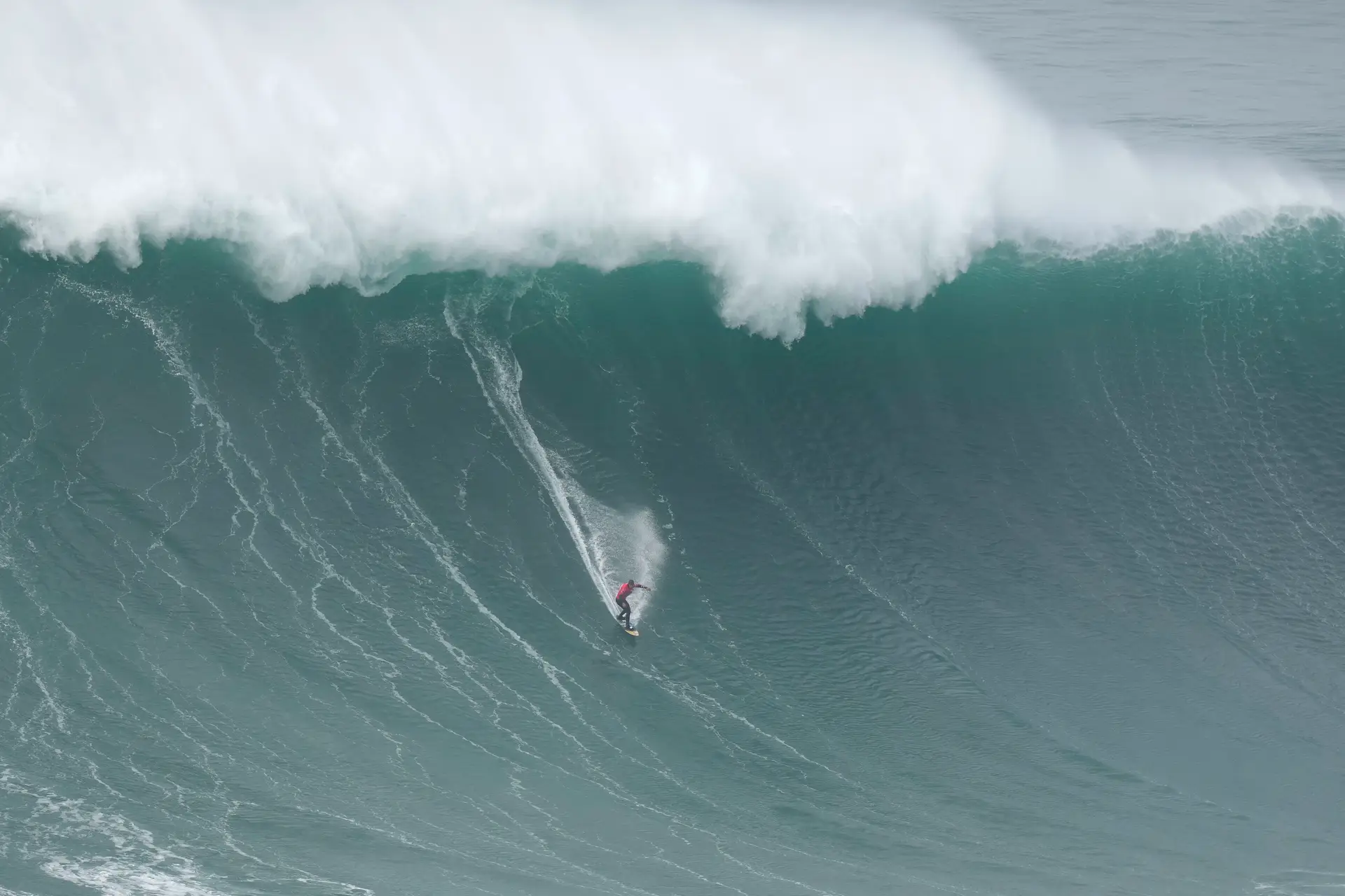 Nic von Rupp "orgulhoso" por representar Portugal nas ondas gigantes do Havai