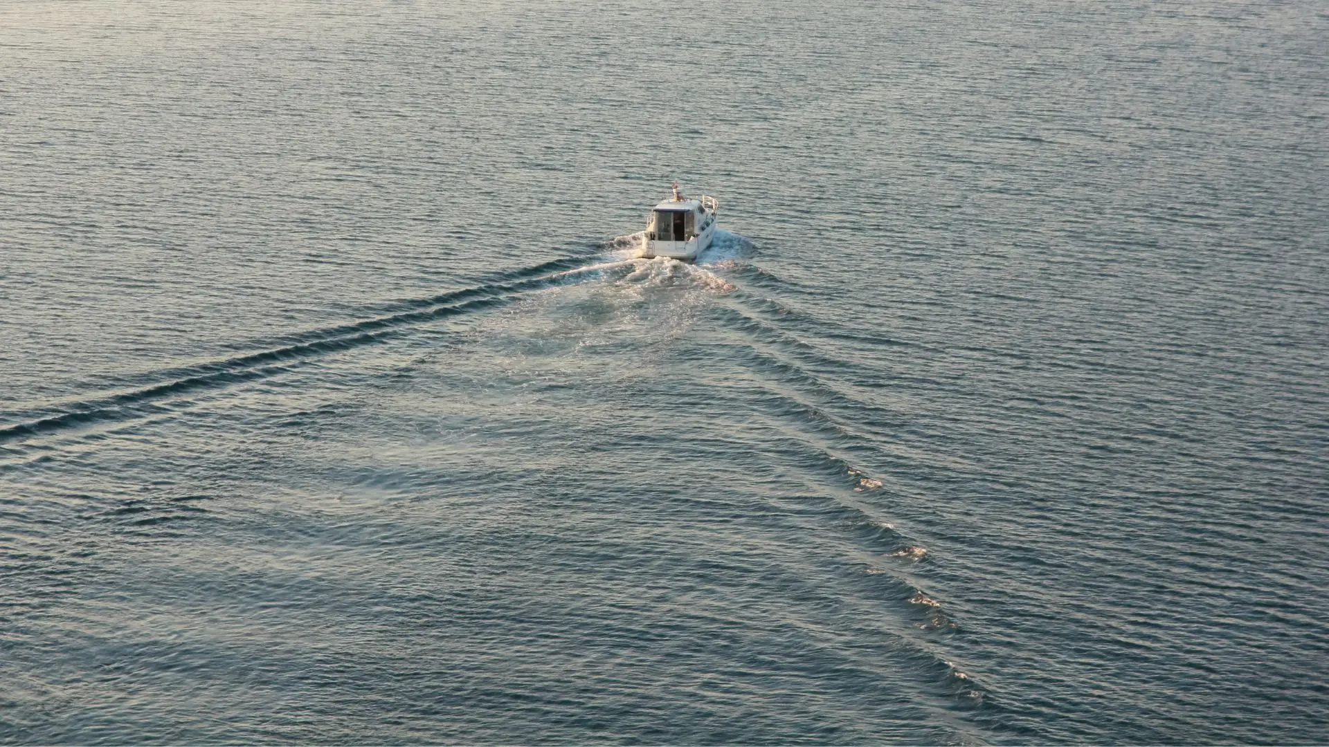 Perseguição a alta velocidade danifica embarcação da GNR ao largo de Olhão