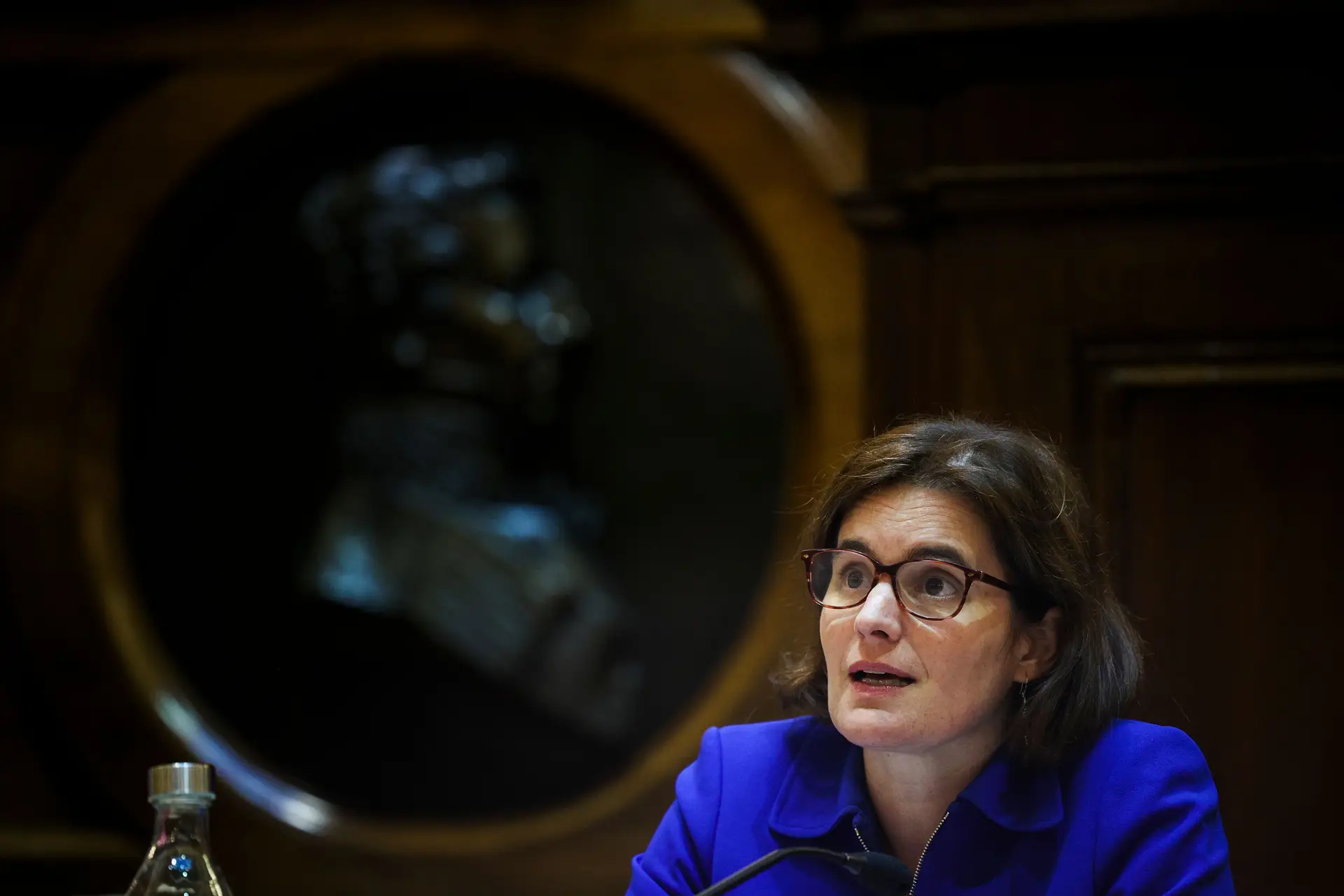 Ministra da Presidência na Comissão de Administração Pública, Ordenamento do Território e Poder Local.