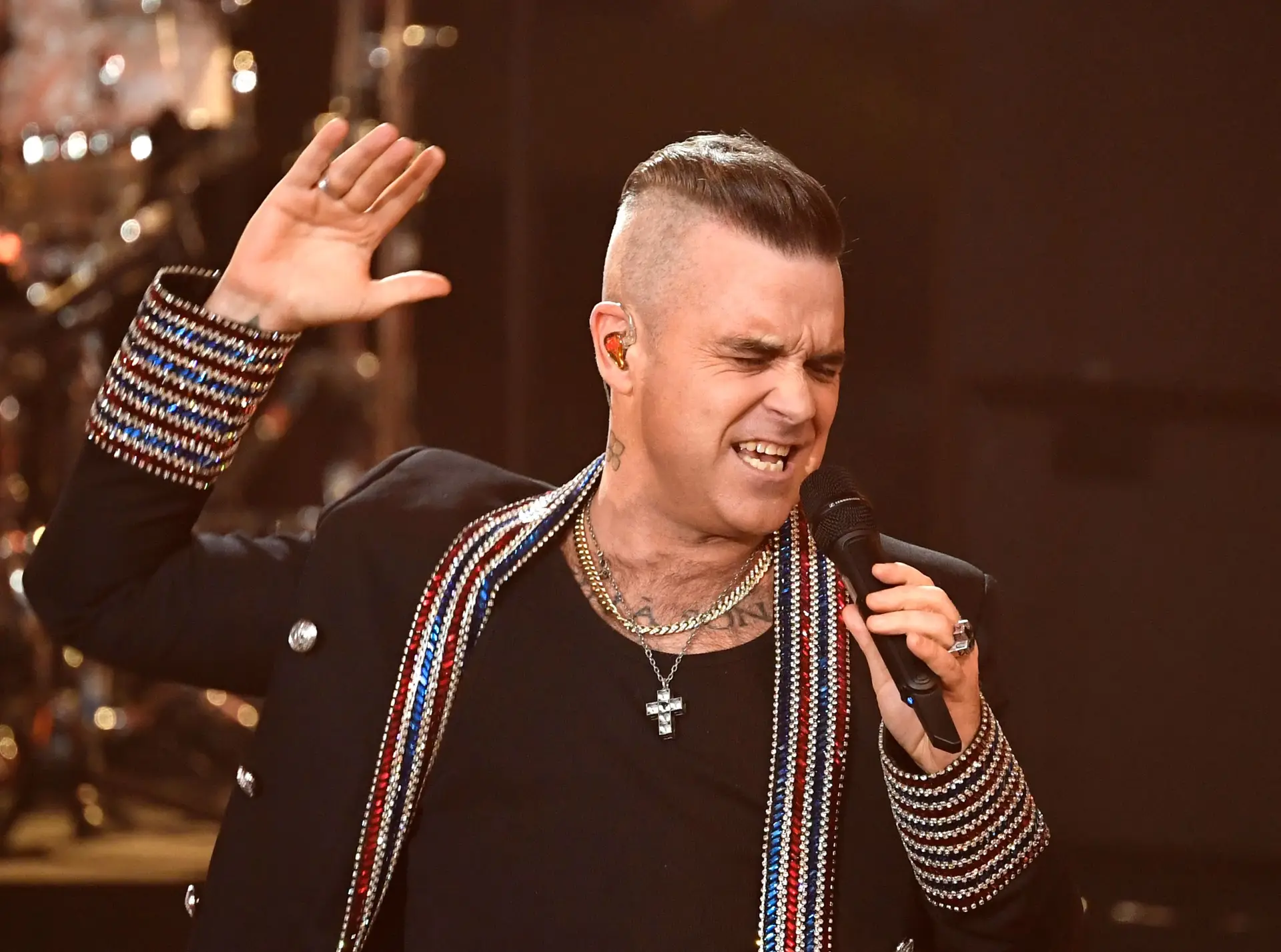 He's The One: Robbie Williams marca fecho do North Festival com atuação de  sorrir e chorar por mais - JPN