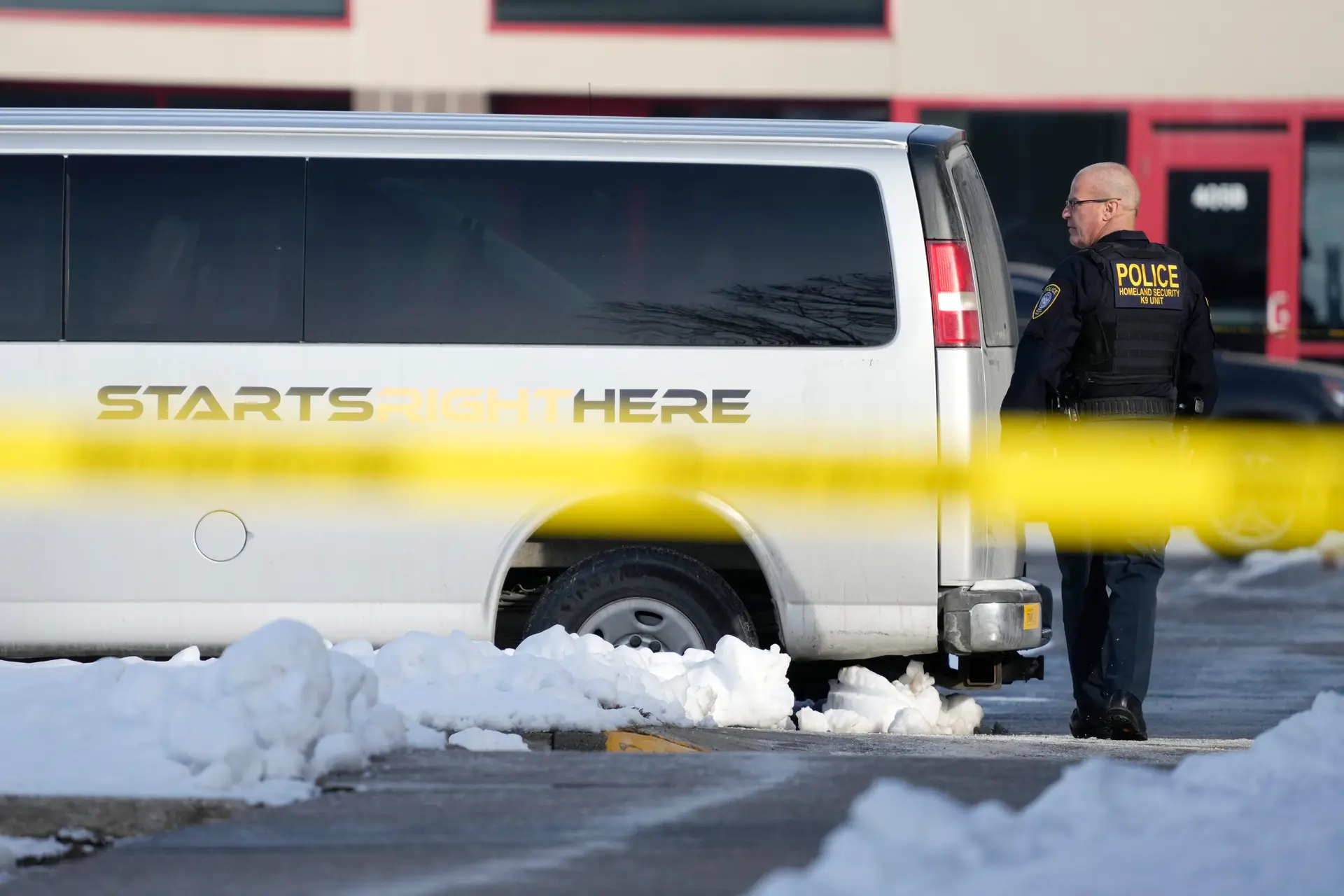 Pelo menos duas pessoas morrem em tiroteio em escola no Iowa, nos EUA