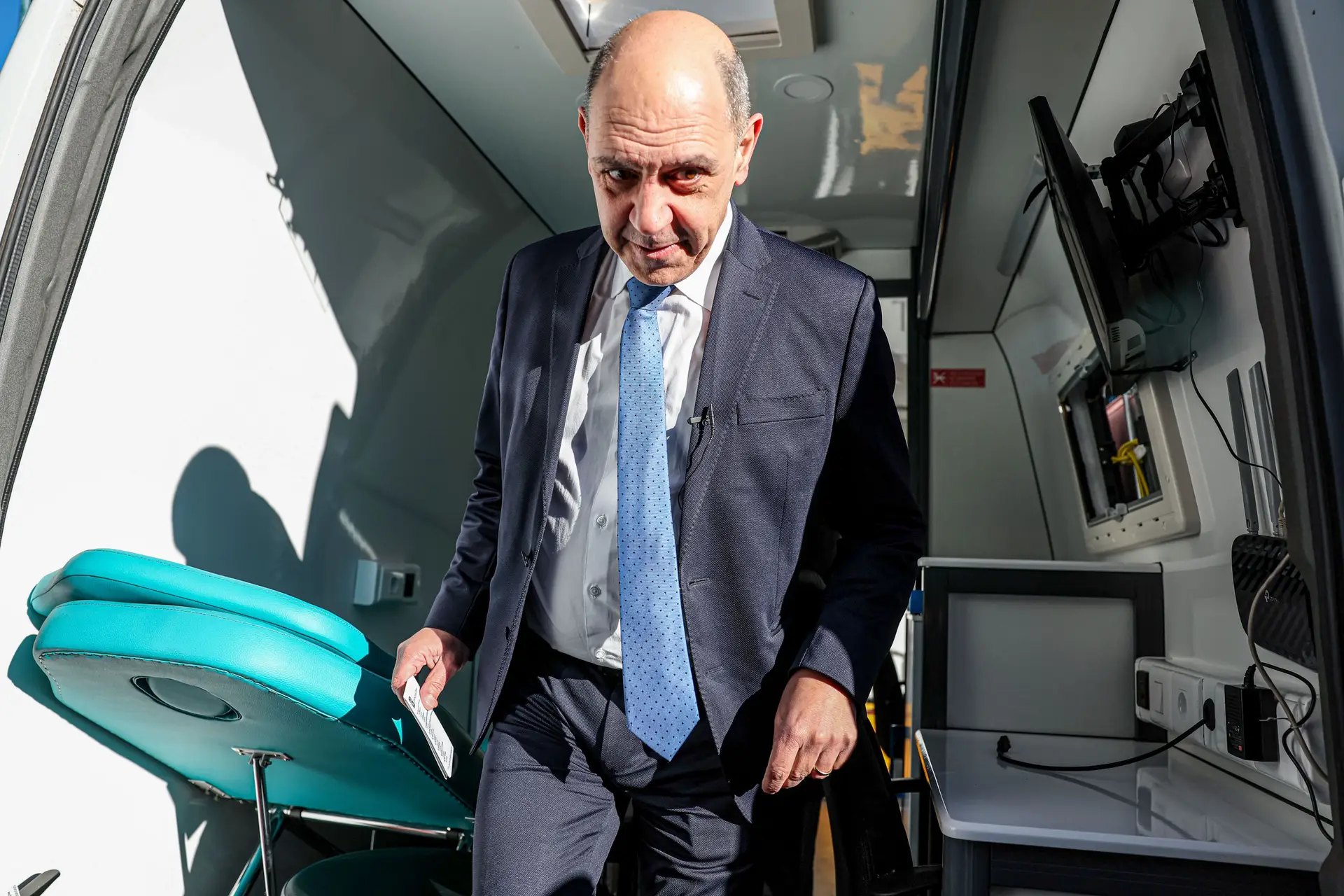 Ministro da Saúde confiante de que é possível manter maternidades a funcionar