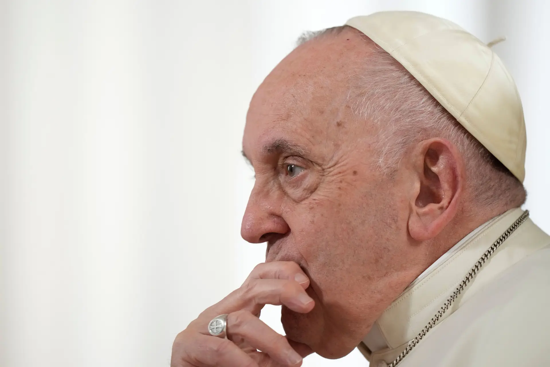 O Papa que protege e desprotege os homossexuais