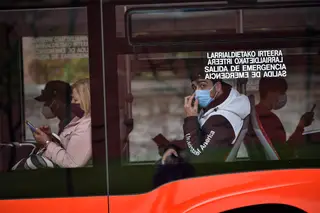 Covid-19: Espanha põe fim à máscara obrigatória nos transportes em fevereiro