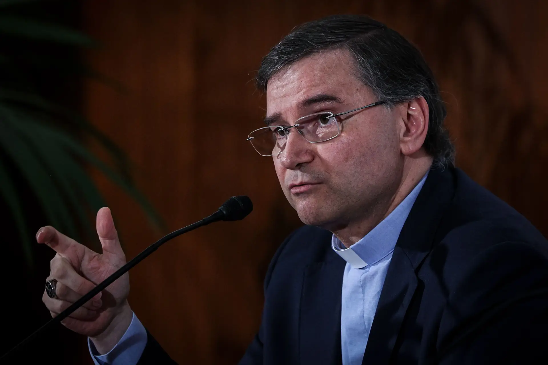 Bispo Américo Aguiar falou com jovens afetados pela guerra na Ucrânia