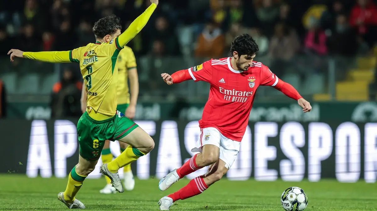 Gonçalo Guedes em ação frente ao Paços de Ferreira.