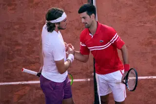 Djokovic junta-se a Tsitsipas na final do Open da Austrália