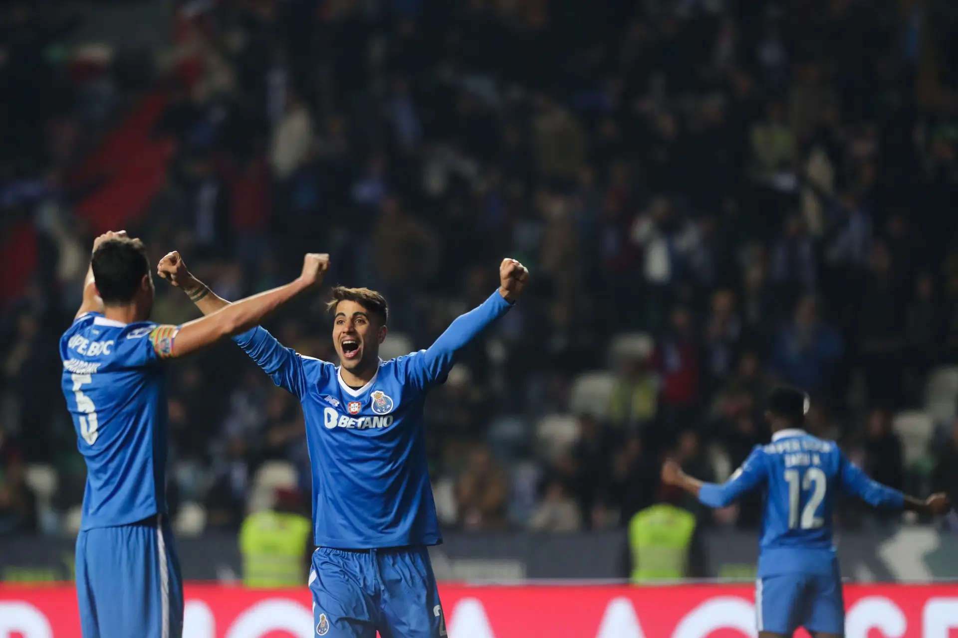 FC Porto iguala recorde de 83 troféus do Benfica ao vencer inédita Taça da Liga