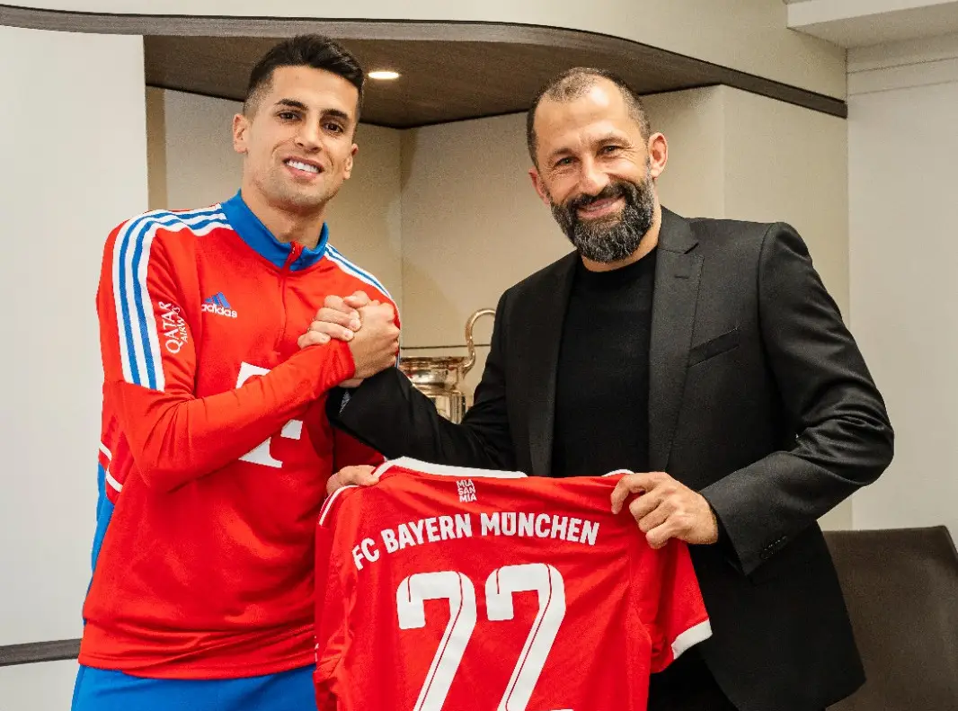 João Cancelo oficializado no Bayern de Munique