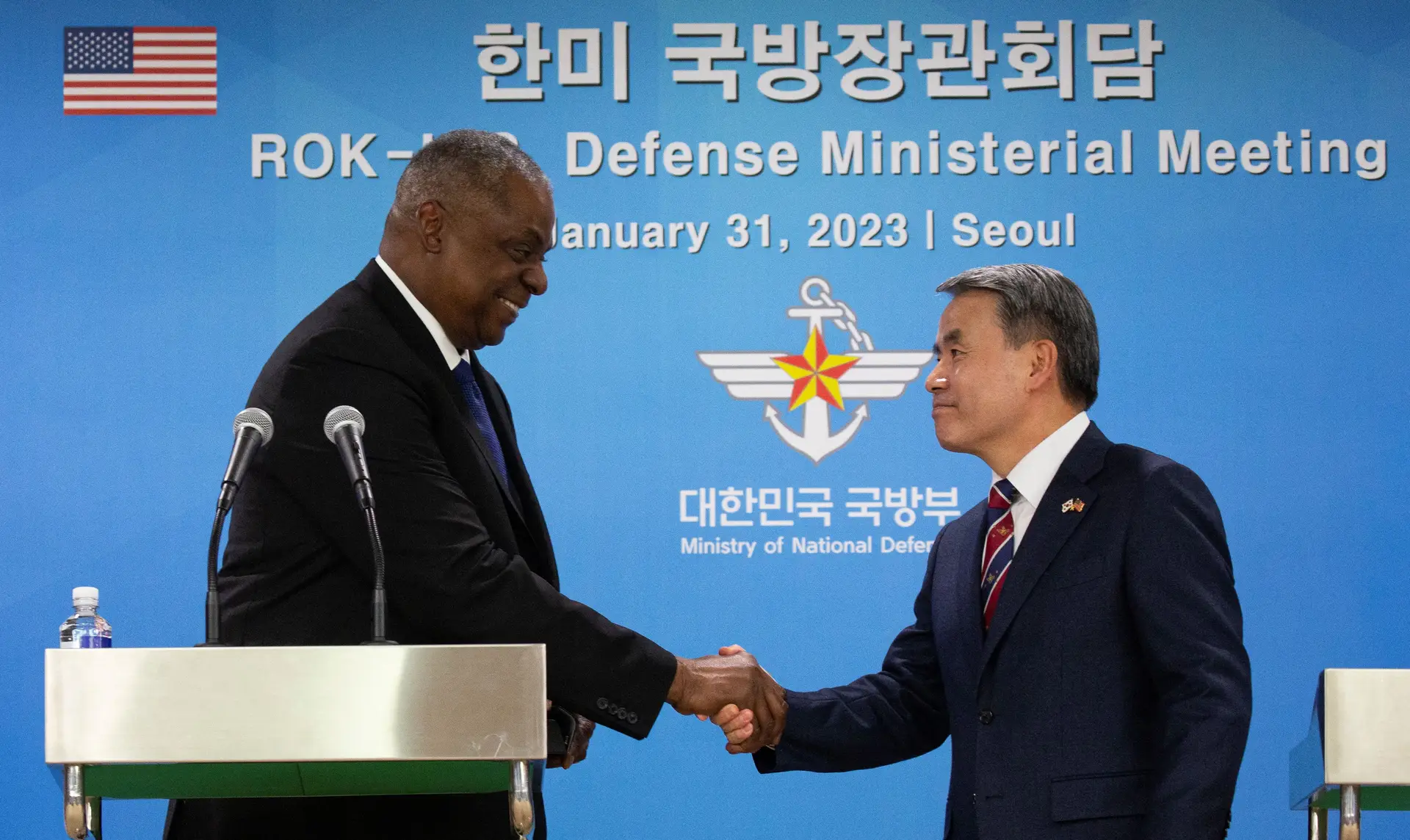 Lloyd Austin, secretário da Defesa dos EUA, e Lee Jong-sup, ministro da Defesa da Coreia do Sul.