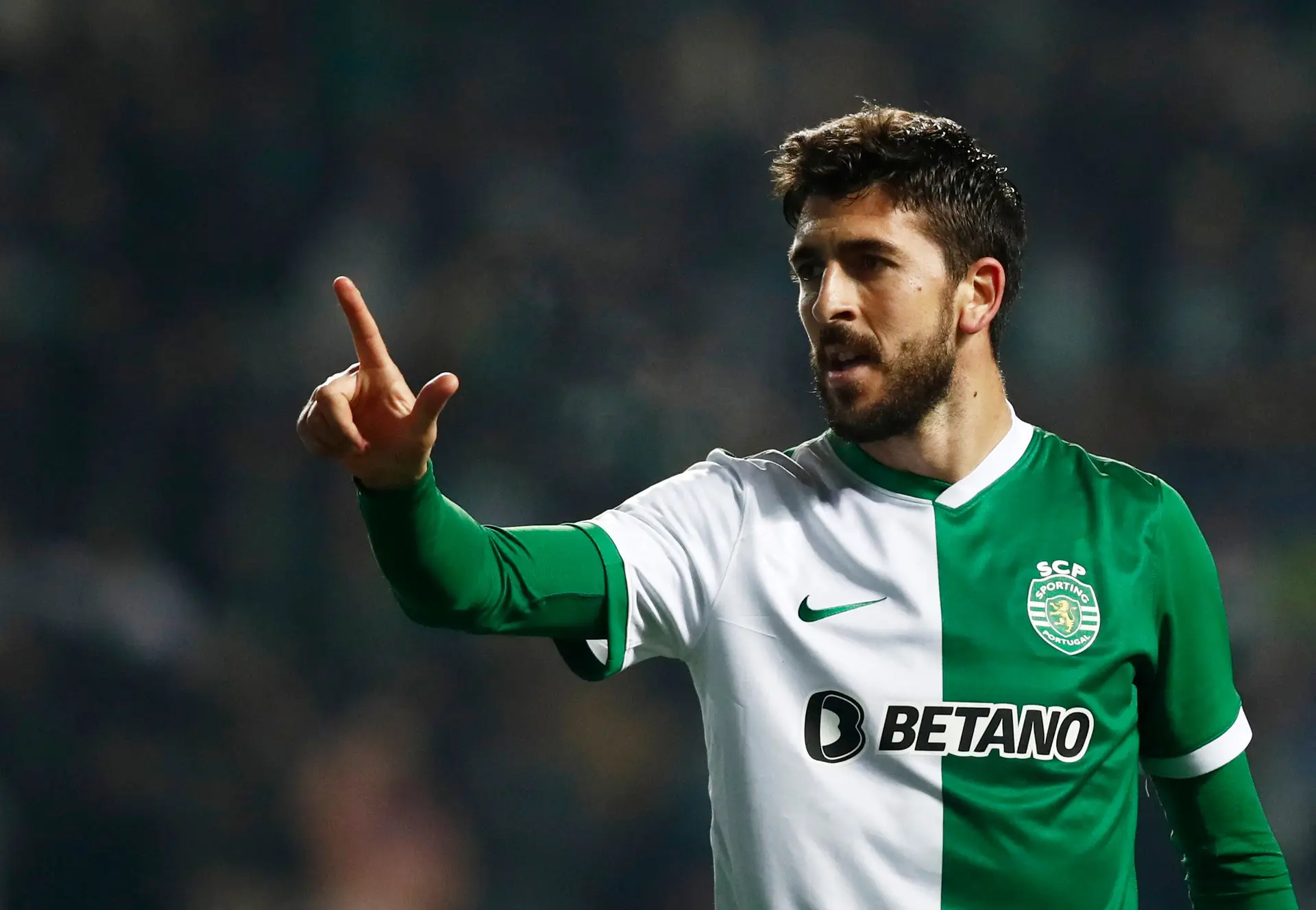 Paulinho pode ir a jogo no clássico com o FC Porto
