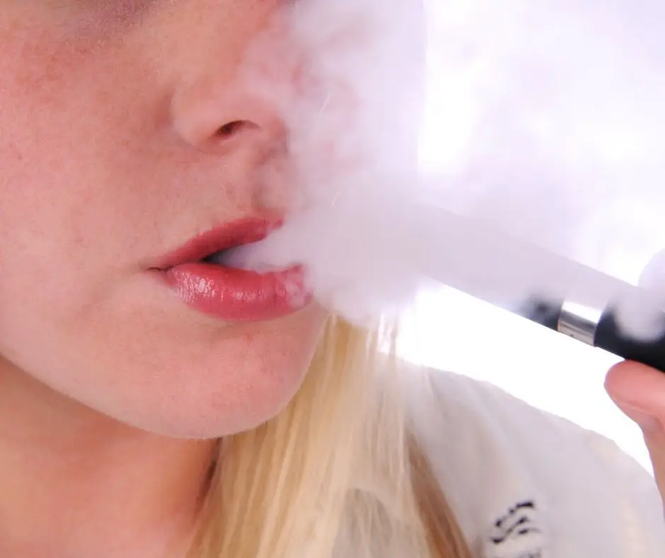 Alguém em casa fuma cigarros eletrónicos? Então, leia este texto