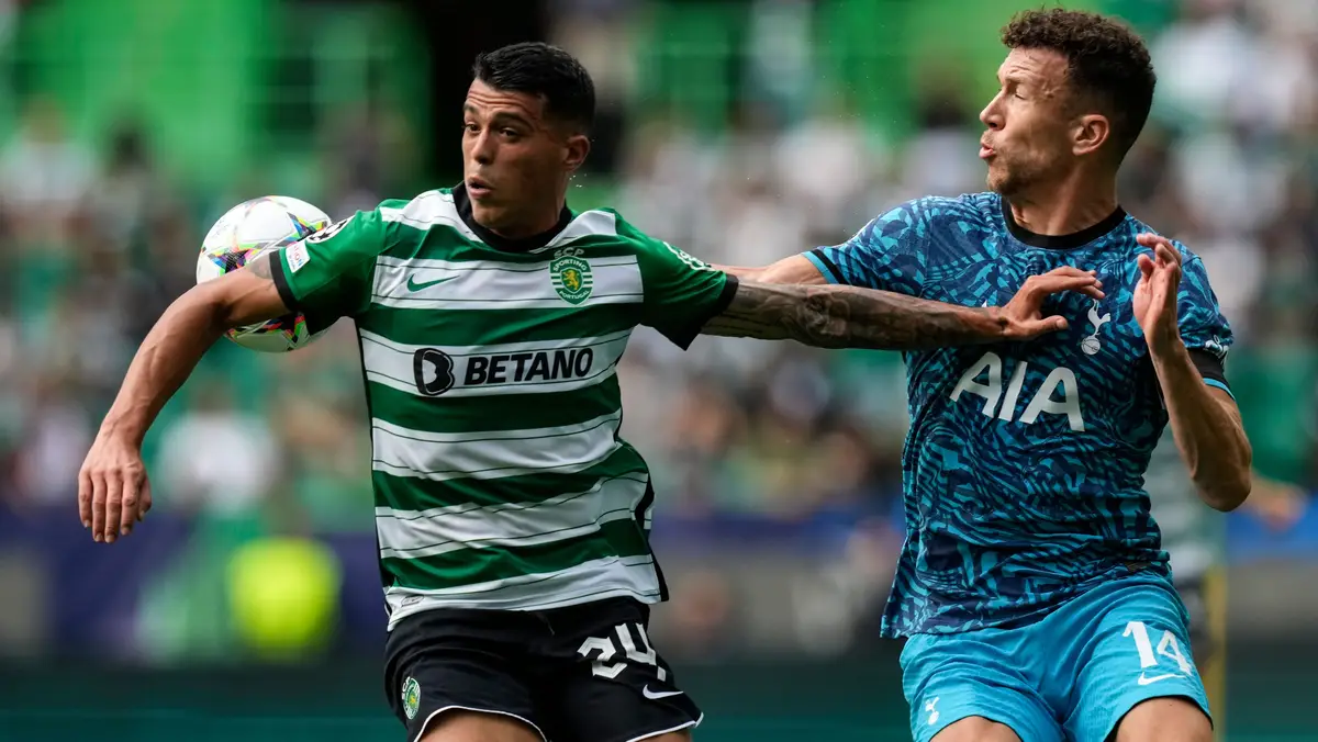 Pedro Porro em jogo da Champions League frente ao Tottenham.