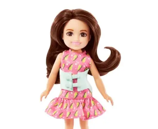 Chelsea, a irmã da Barbie, é a primeira boneca com escoliose