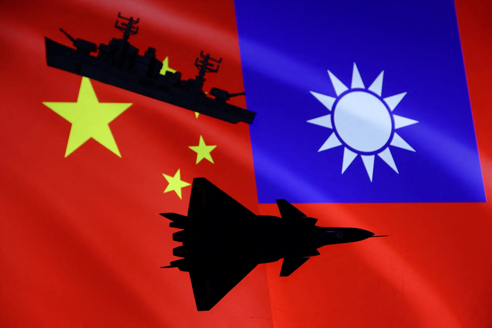 Caças, sistemas de mísseis e marinha em alerta: Taiwan reage às incursões da China