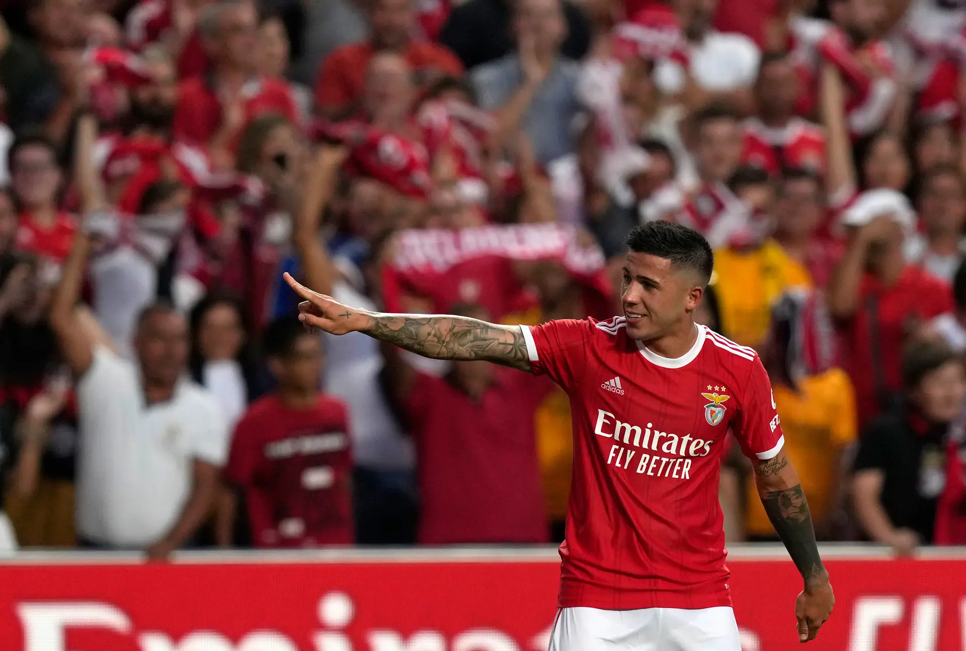 Enzo comemora após marcar o terceiro golo do Benfica na terceira ronda de qualificação para a Champions, entre o Benfica e Midtjylland