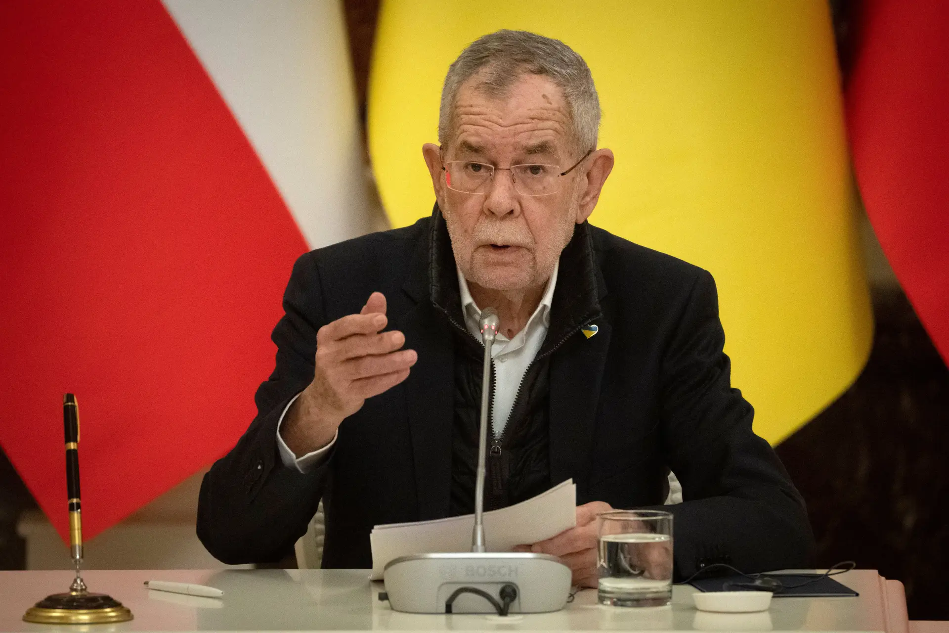Quatro diplomatas russos expulsos da Áustria