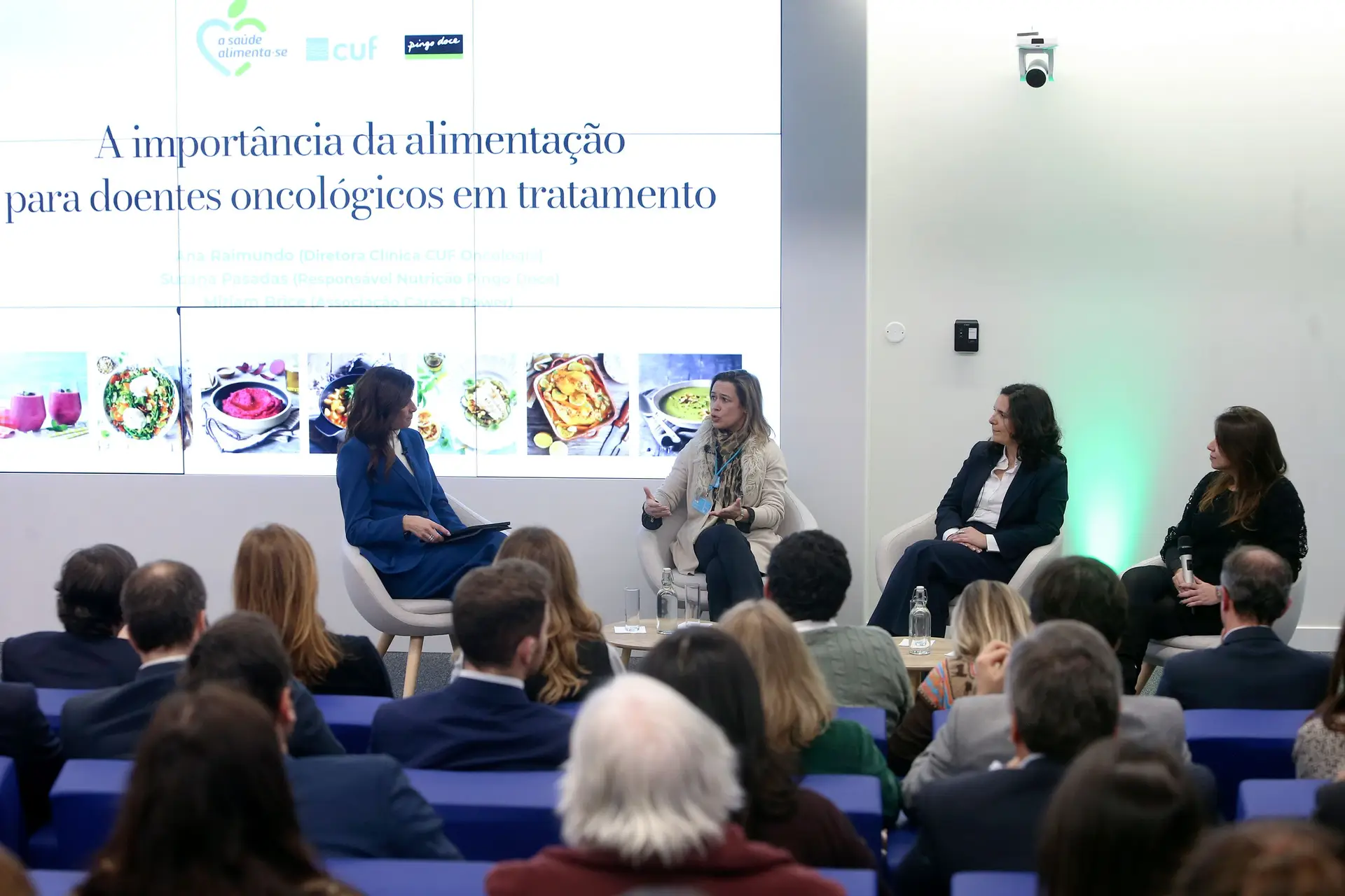 Ana Raimundo, coordenadora de Oncologia Médica na CUF, Susana Pasadas, responsável da equipa de nutrição da Jerónimo Martins e Miriam Brice, presidente da associação Careca Power, numa conversa moderada pela jornalista da SIC, Ana Patrícia Carvalho, sobre o papel da alimentação na vida do doente oncológico FOTOGRAFIA: JOÃO GIRÃO