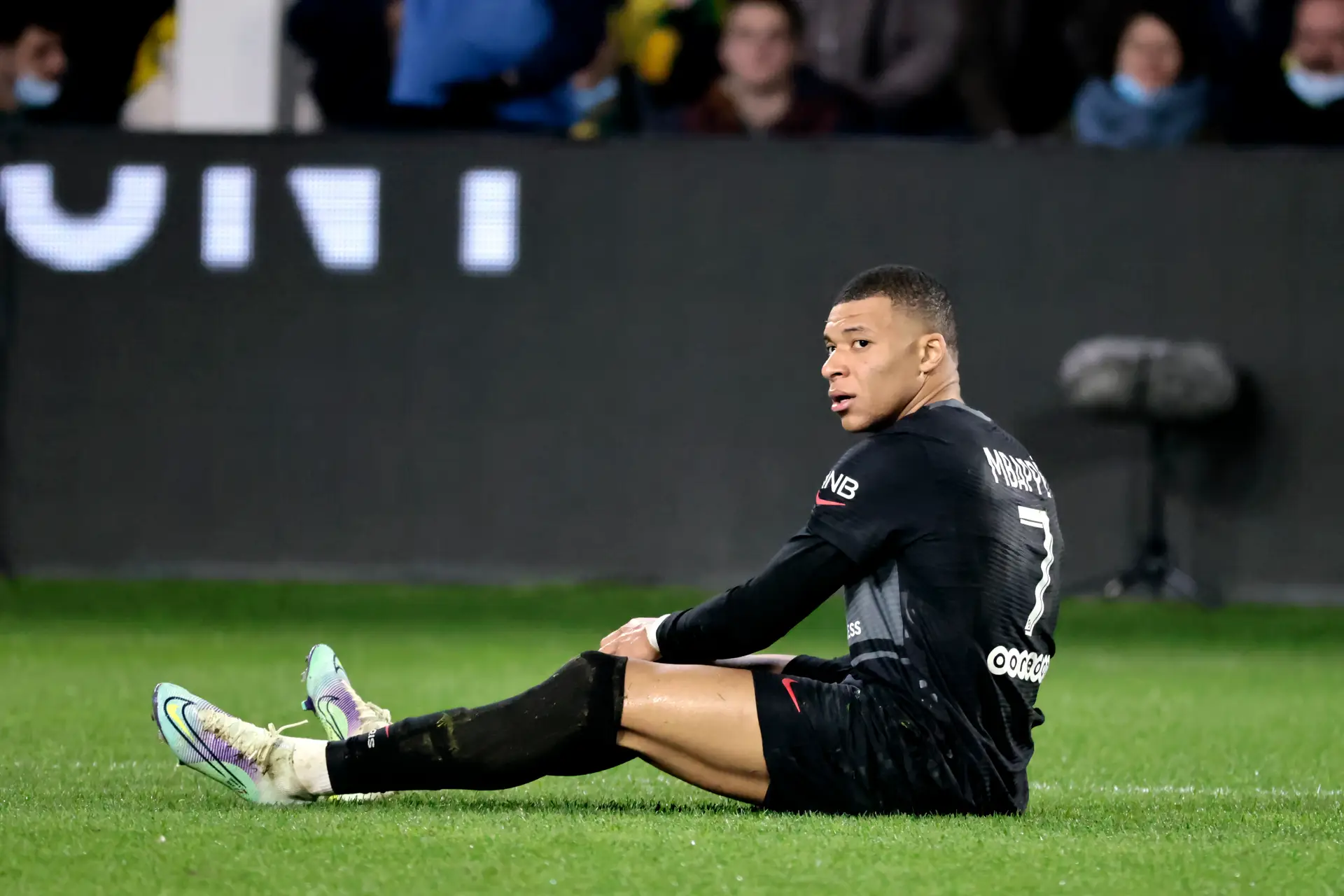 Kylian Mbappé, jogador do Paris Saint-Germain está lesionado