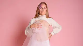 “Não tenho mama, mas sou feliz”