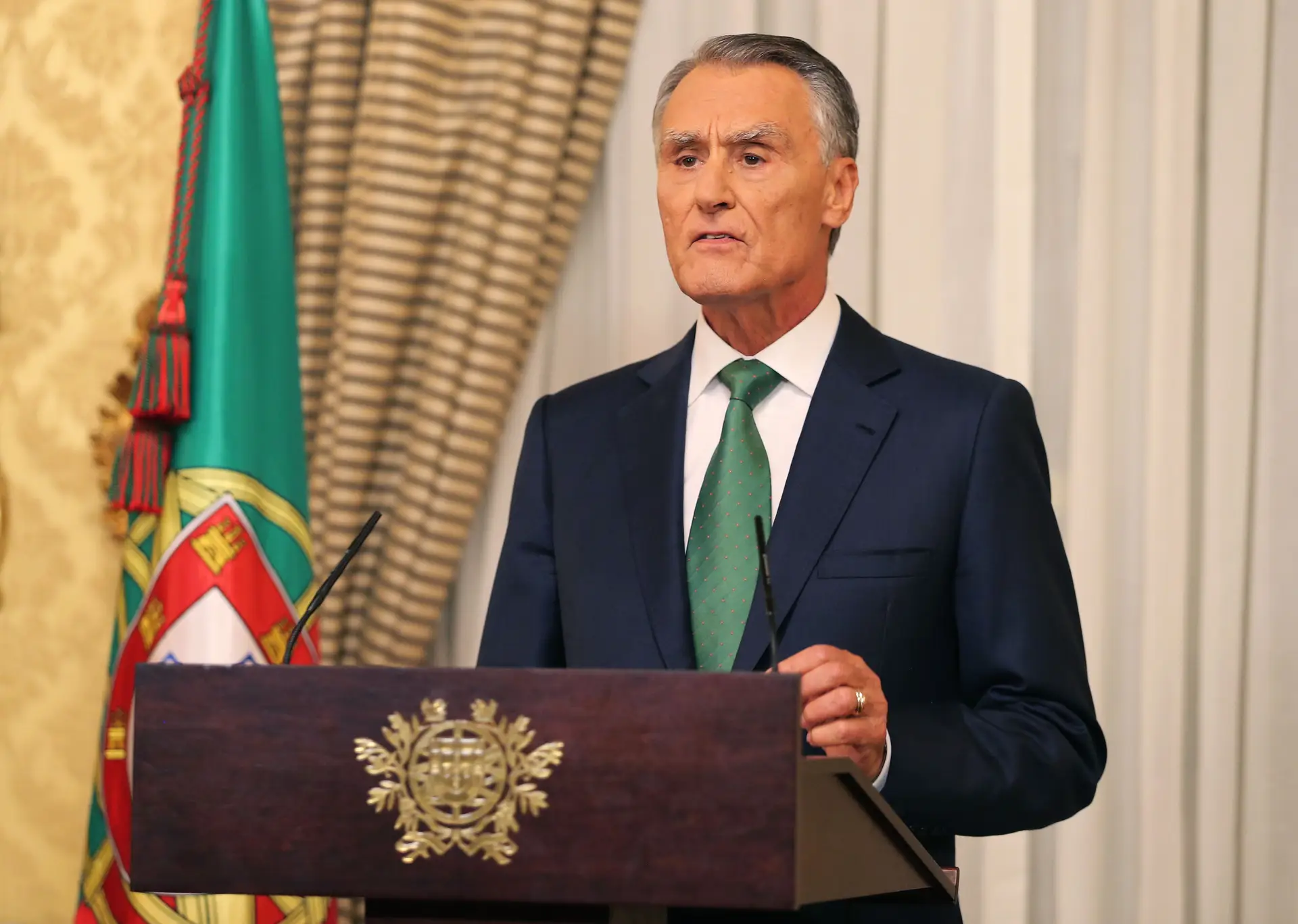 Cavaco Silva defende mecanismo europeu de estabilização orçamental