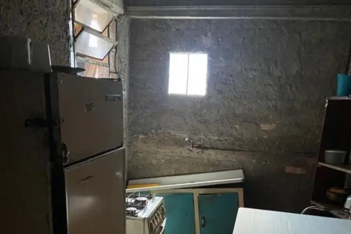Quarto sujo e sem casa de banho: idosa desaparecida há 44 anos encontrada no subsolo de hotel