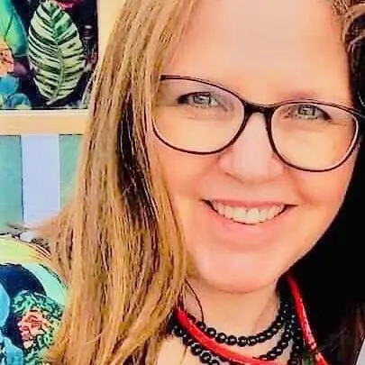 Ana Cristina Videira numa fotografia mais recente. A sobrevivente gosta de escrever, tem três livros editados na categoria de poesia infantil. Escreve letras para canções infantis e alguns hinos e participa como autora em festivais da canção infantis e juvenis de nível nacional e internacional, representando inúmeras vezes Portugal como membro júri internacional