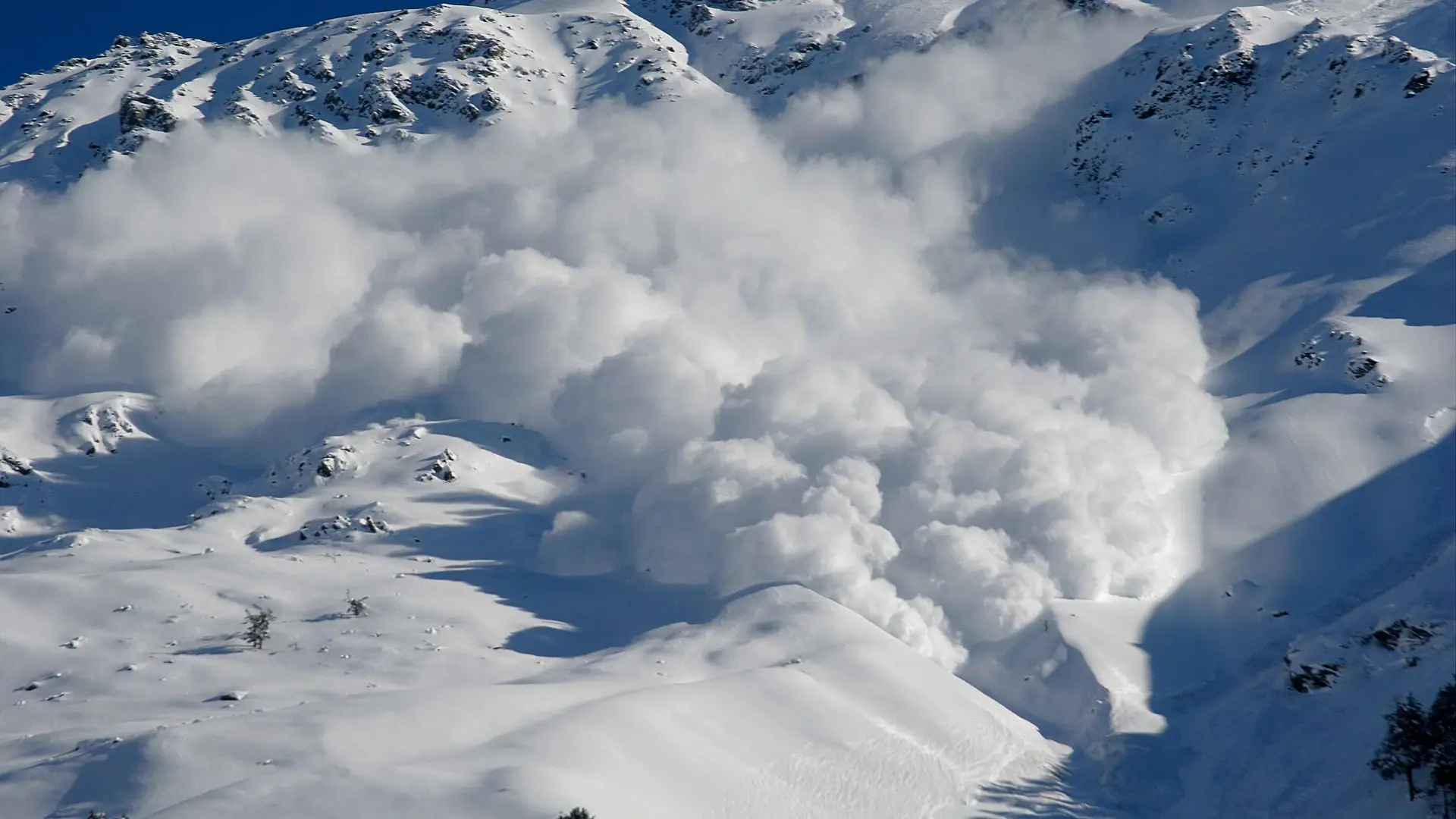 Avalanche mata dois esquiadores fora de pista na Suíça