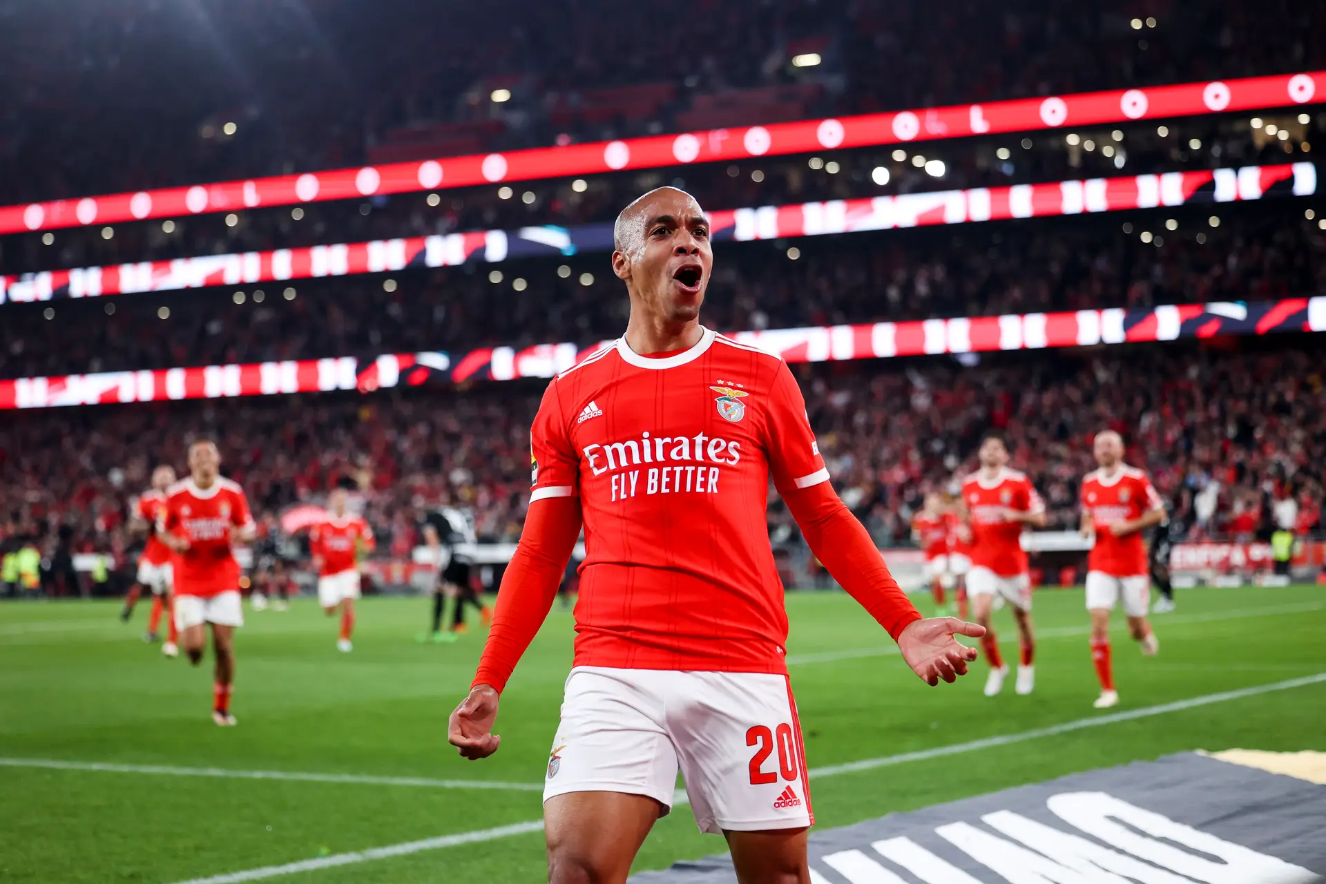 Benfica vence o Casa Pia e reforça a liderança