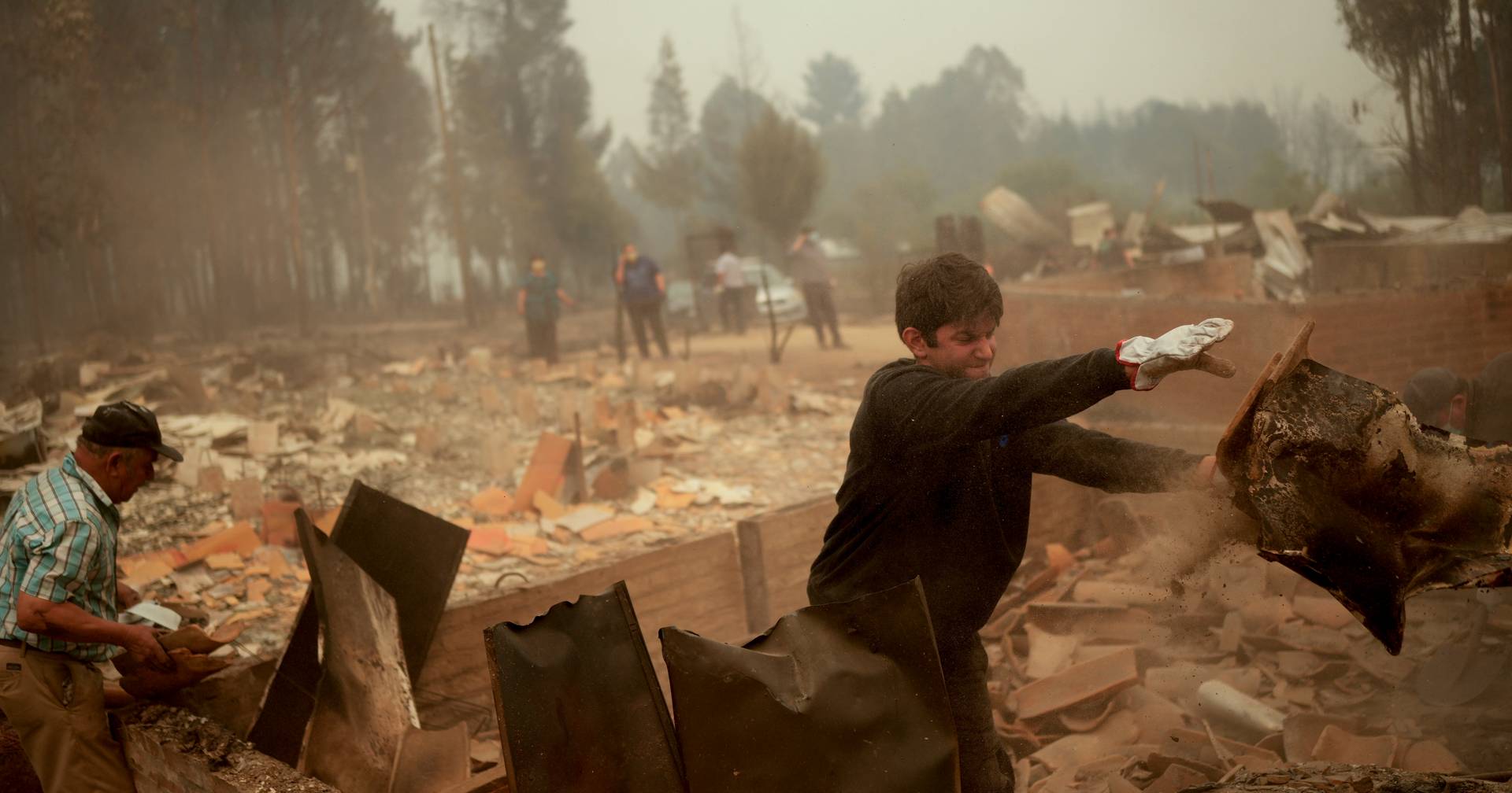 Chile enfrenta más de 250 incendios forestales: al menos 22 personas fallecidas