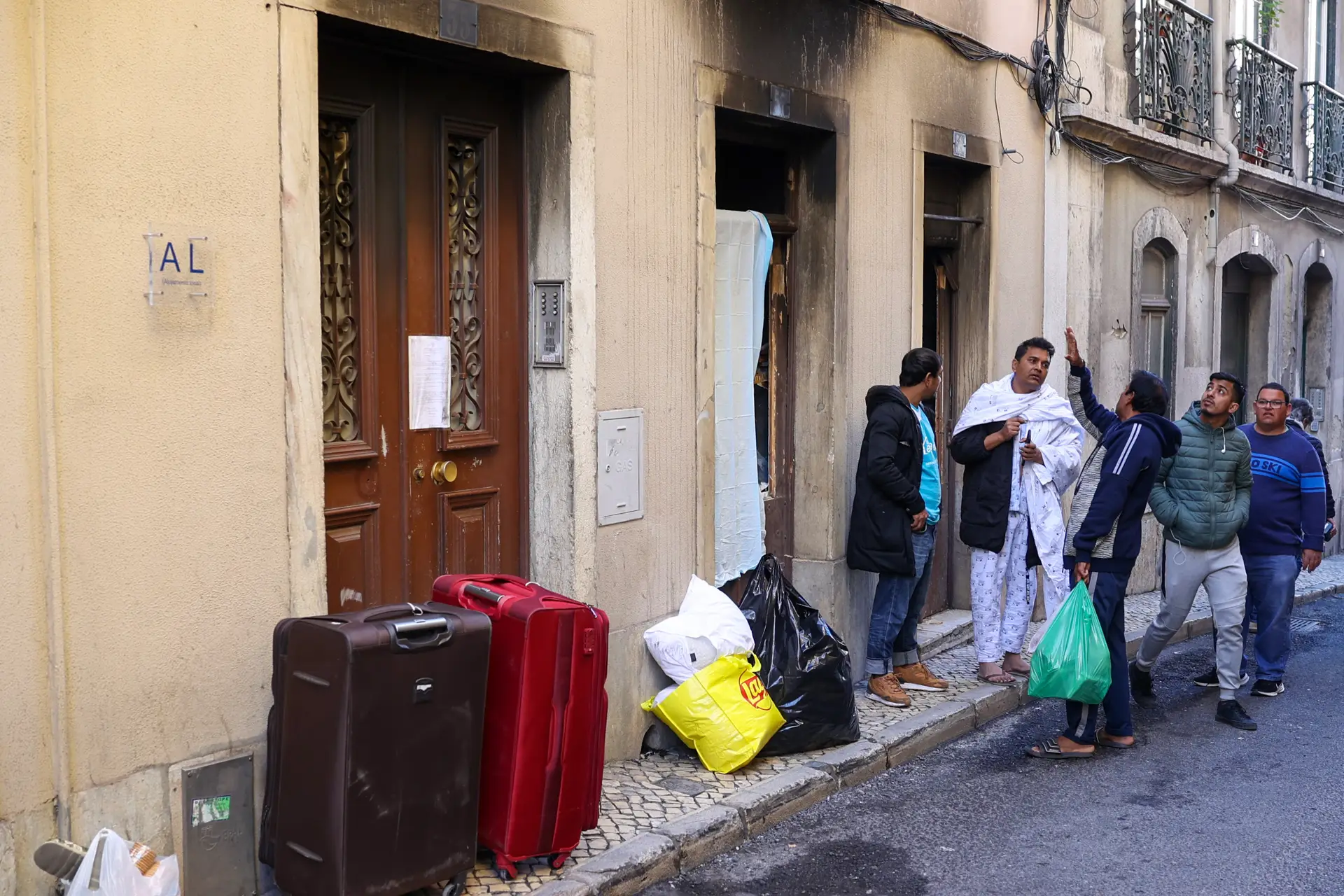 Incêndio na Mouraria: Assembleia Municipal de Lisboa aprova votos de pesar
