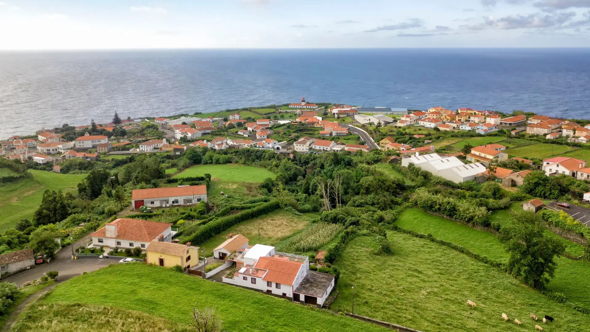 Ministro das Infraestruturas assegurou existirem verbas "suficientes" para porto das Lajes das Flores