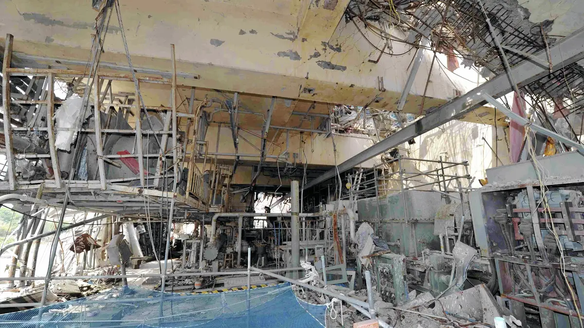 Interior da central nuclear de Fukushima após sismo no Japão, 2011.