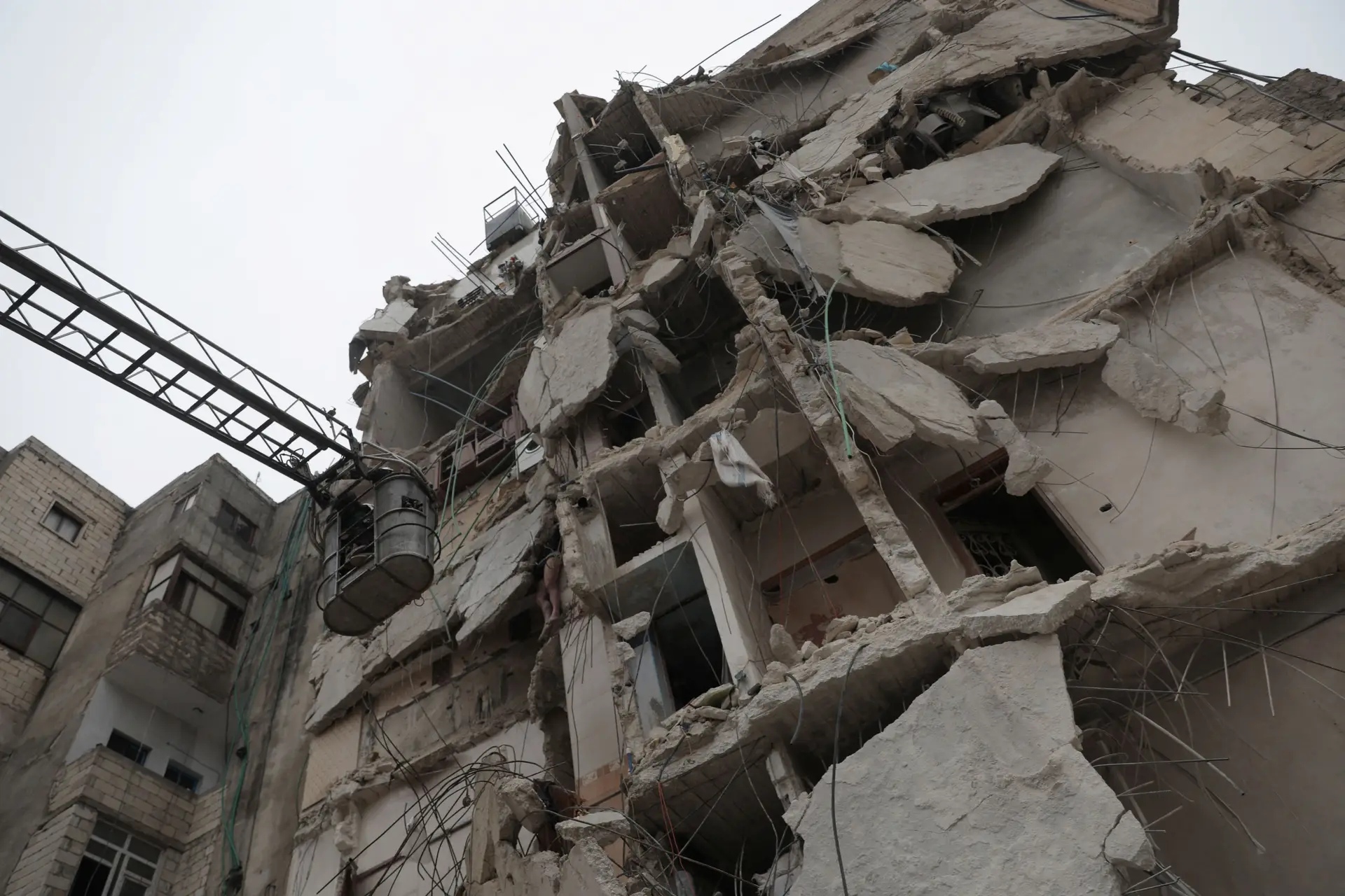 Sismo na Turquia faz centenas de mortos.