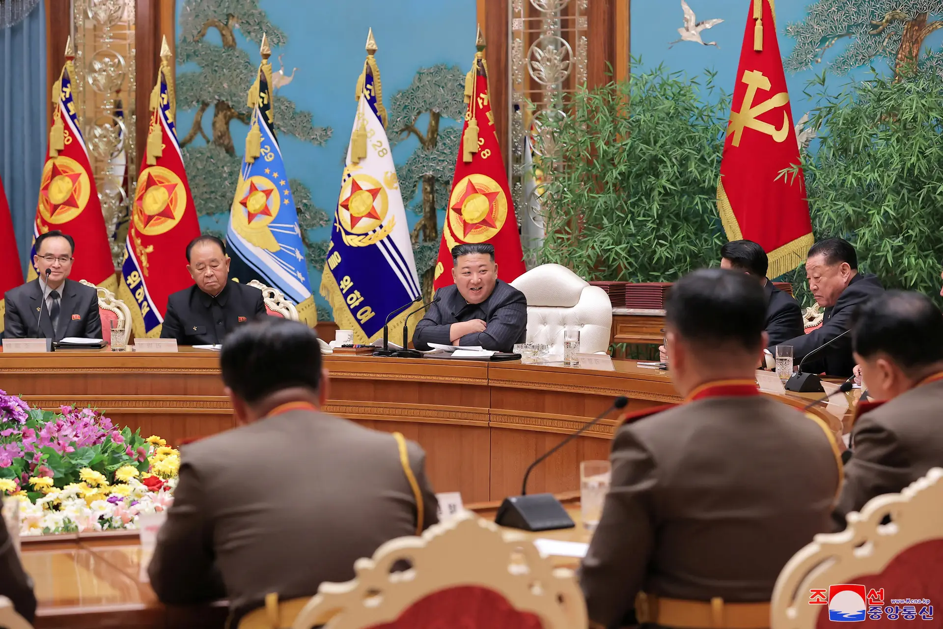 Líder da Coreia do Norte quer exército pronto para a guerra e expande exercícios de combate