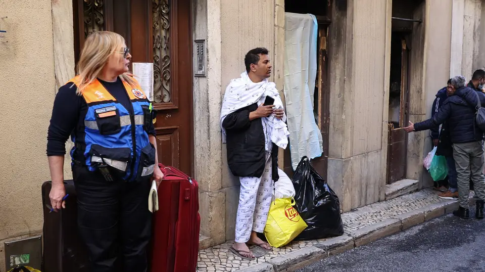 Um incêndio, no número 55 da Rua do Terreirinho, no bairro da Mouraria, provocou no passado sábado, dois mortos e 14 feridos.
