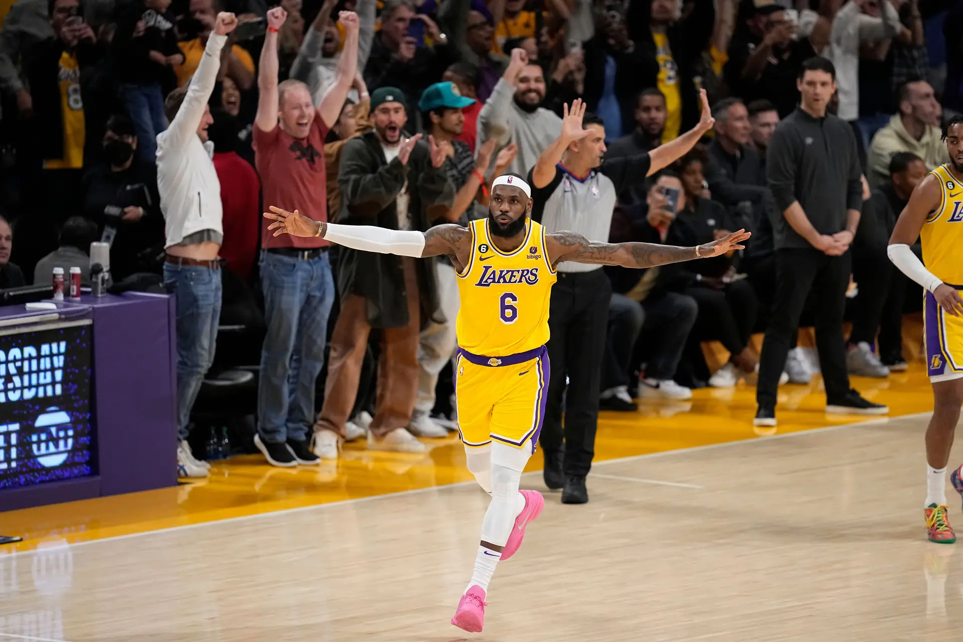 LeBron James bate recorde e é o melhor marcador de sempre da NBA