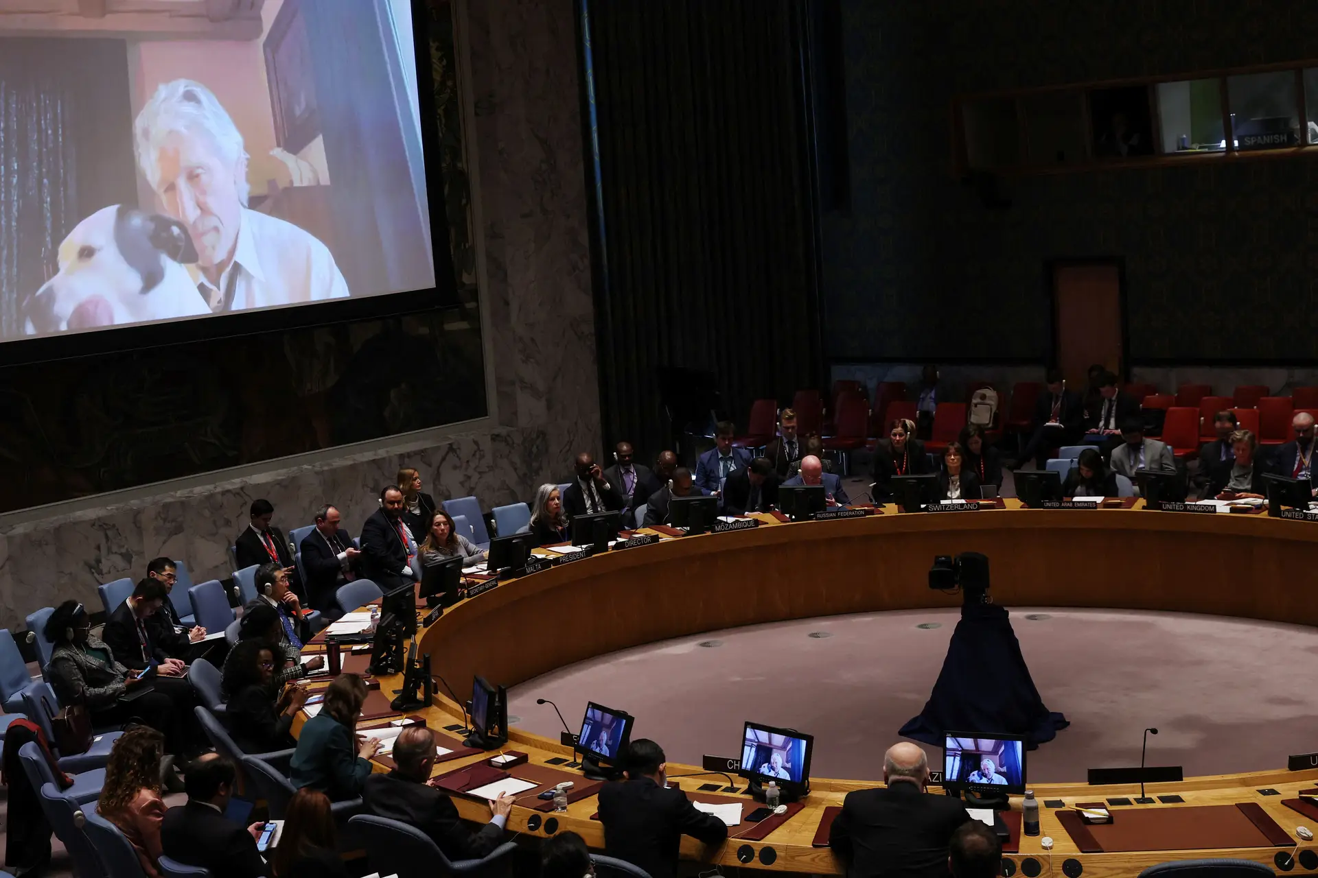 Roger Waters discursa na ONU a convite da Rússia e gera várias críticas