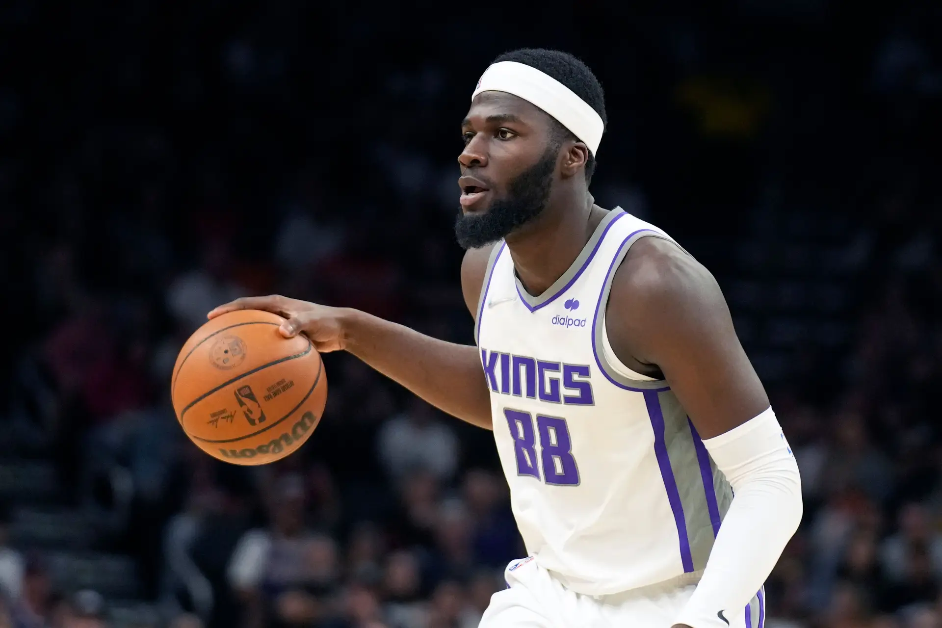 Neemias Queta, dos Sacramento Kings, durante a primeira metade de um jogo de basquetebol da NBA contra os Phoenix Suns.
