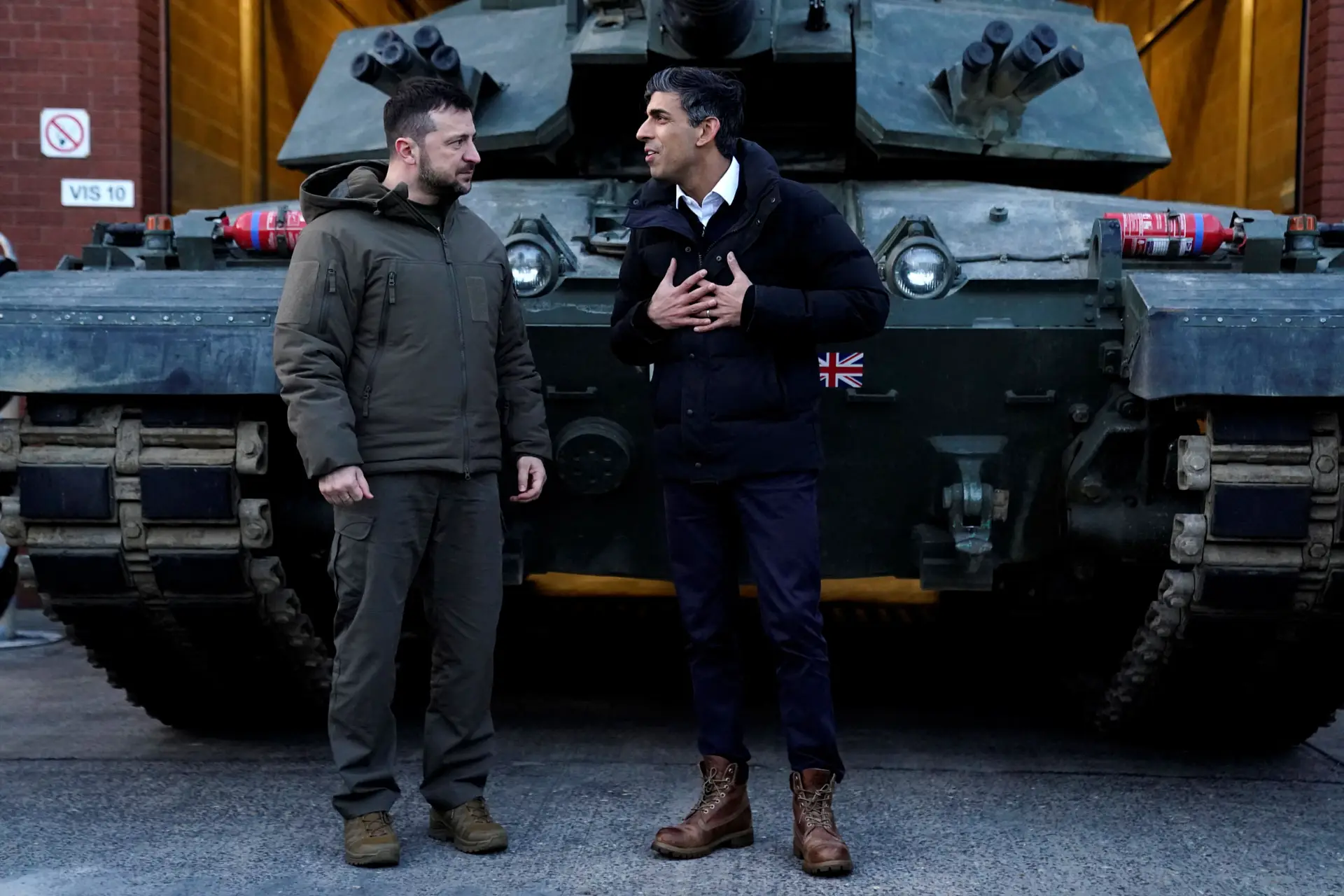 O primeiro-ministro britânico Rishi Sunak e Presidente ucraniano Volodymyr Zelensky.