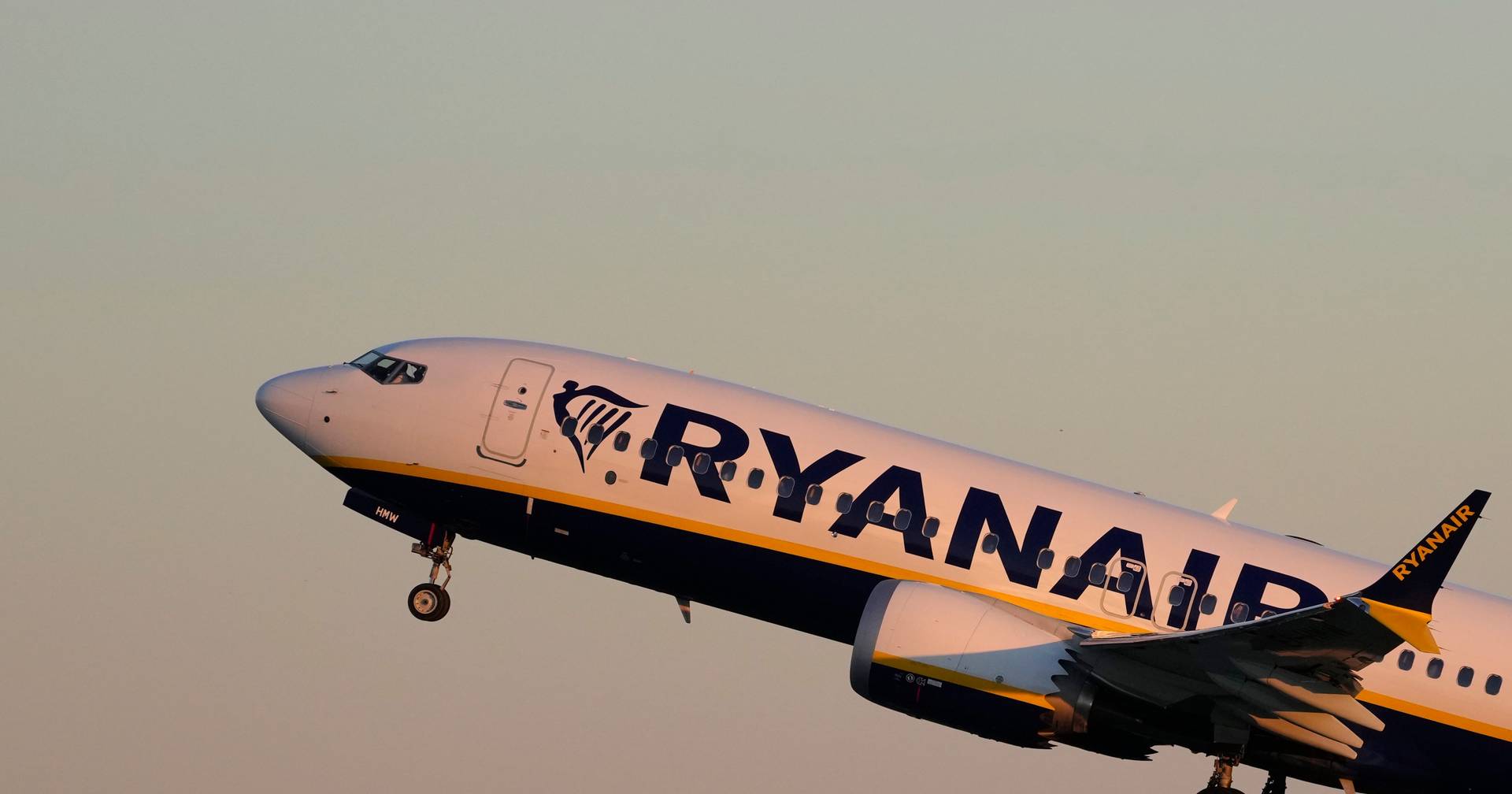 « J’ai été choqué » : Ryanair facture 128 euros pour imprimer des billets pour les seniors